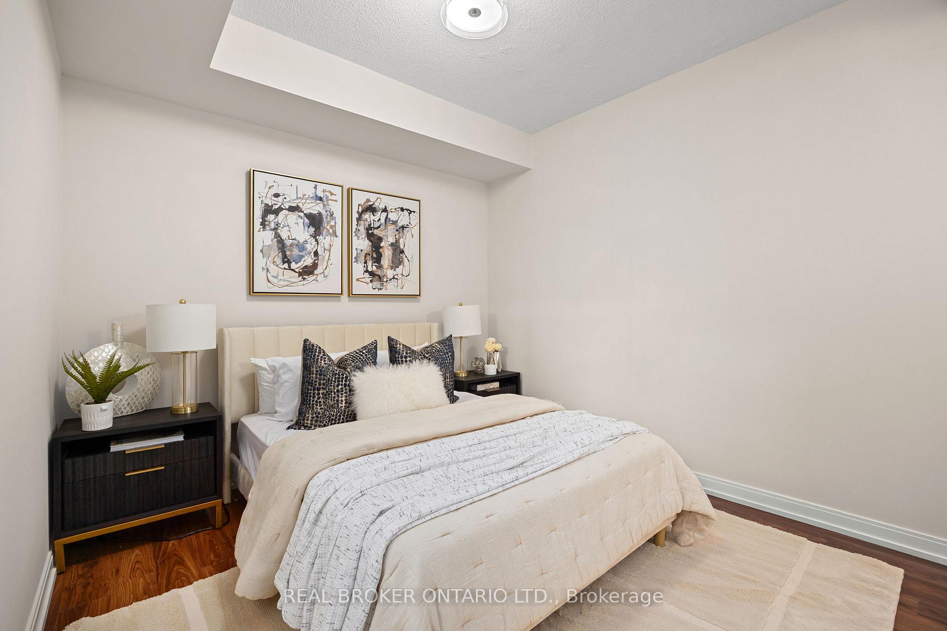 2 Bedrooms Condo at 181 Village Green, Toronto For sale