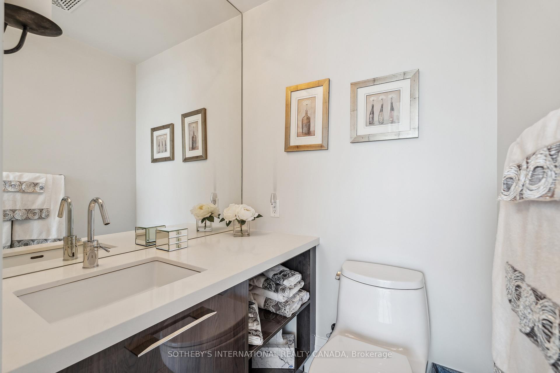 3 Bedrooms Condo at 39 Queens, Toronto For sale