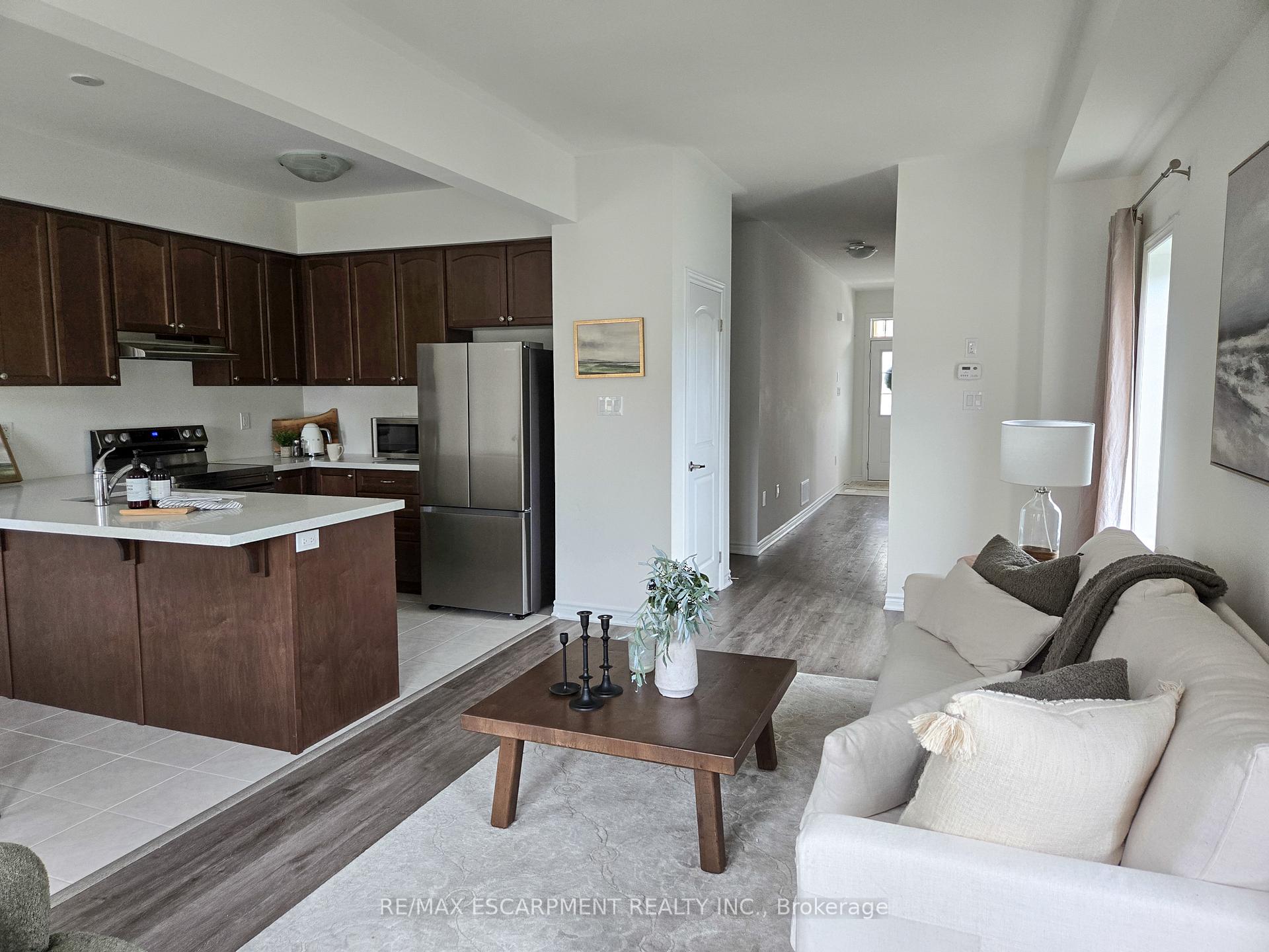 3 Bedrooms Condo at 305 Garner, Hamilton For sale