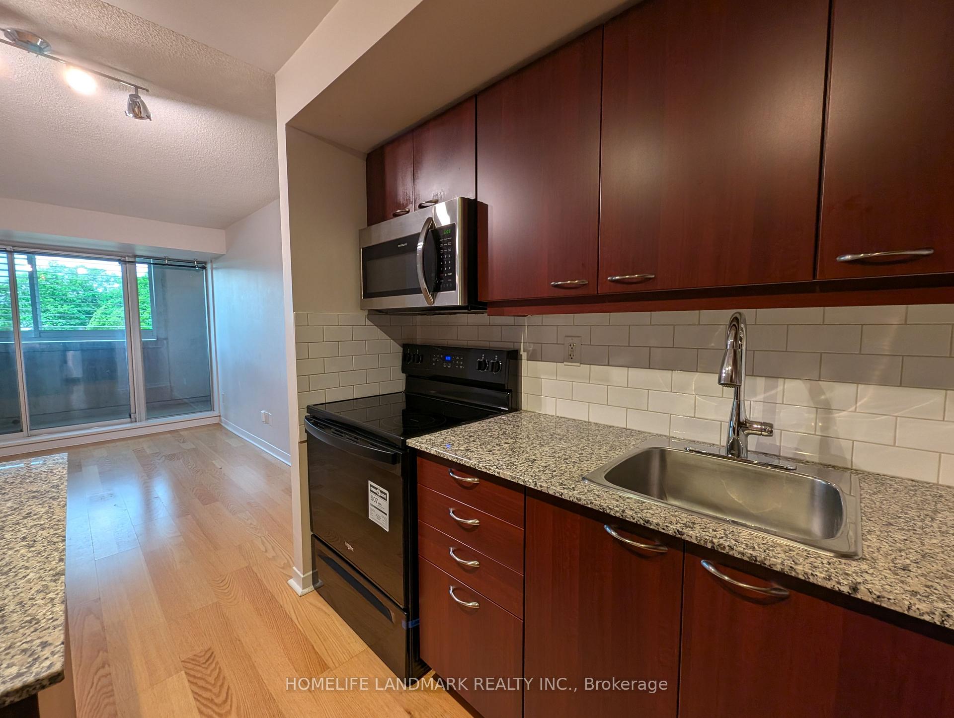 2 Bedrooms Condo at 1050 The Queensway, Toronto For sale