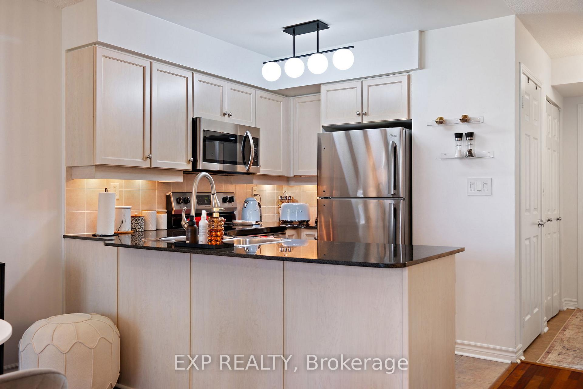 2 Bedrooms Condo at 19 Barberry, Toronto For sale