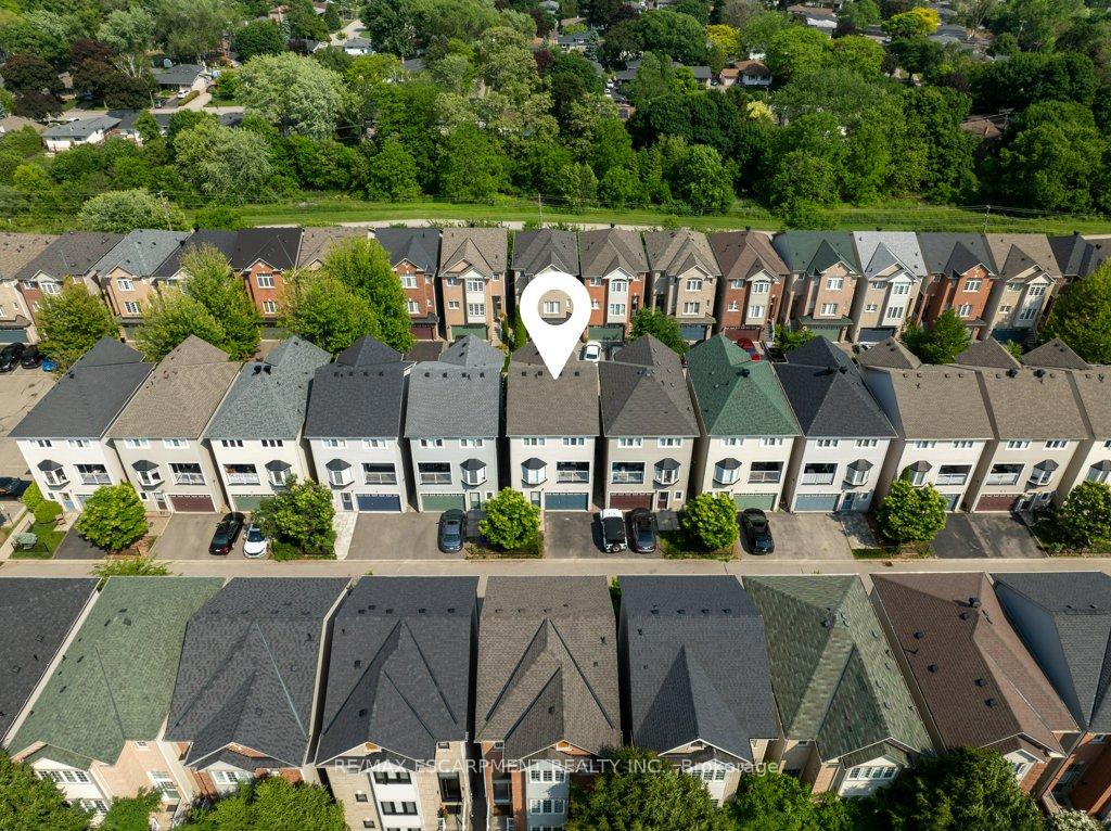 4 Bedrooms Condo at 5090 Fairview, Burlington For sale