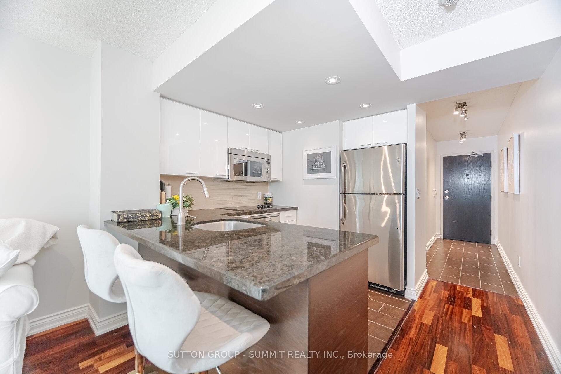 2 Bedrooms Condo at 8 Park, Toronto For sale