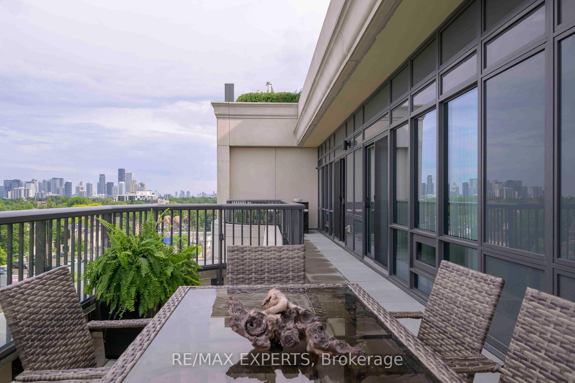 4 Bedrooms Condo at 1700 Avenue, Toronto For sale