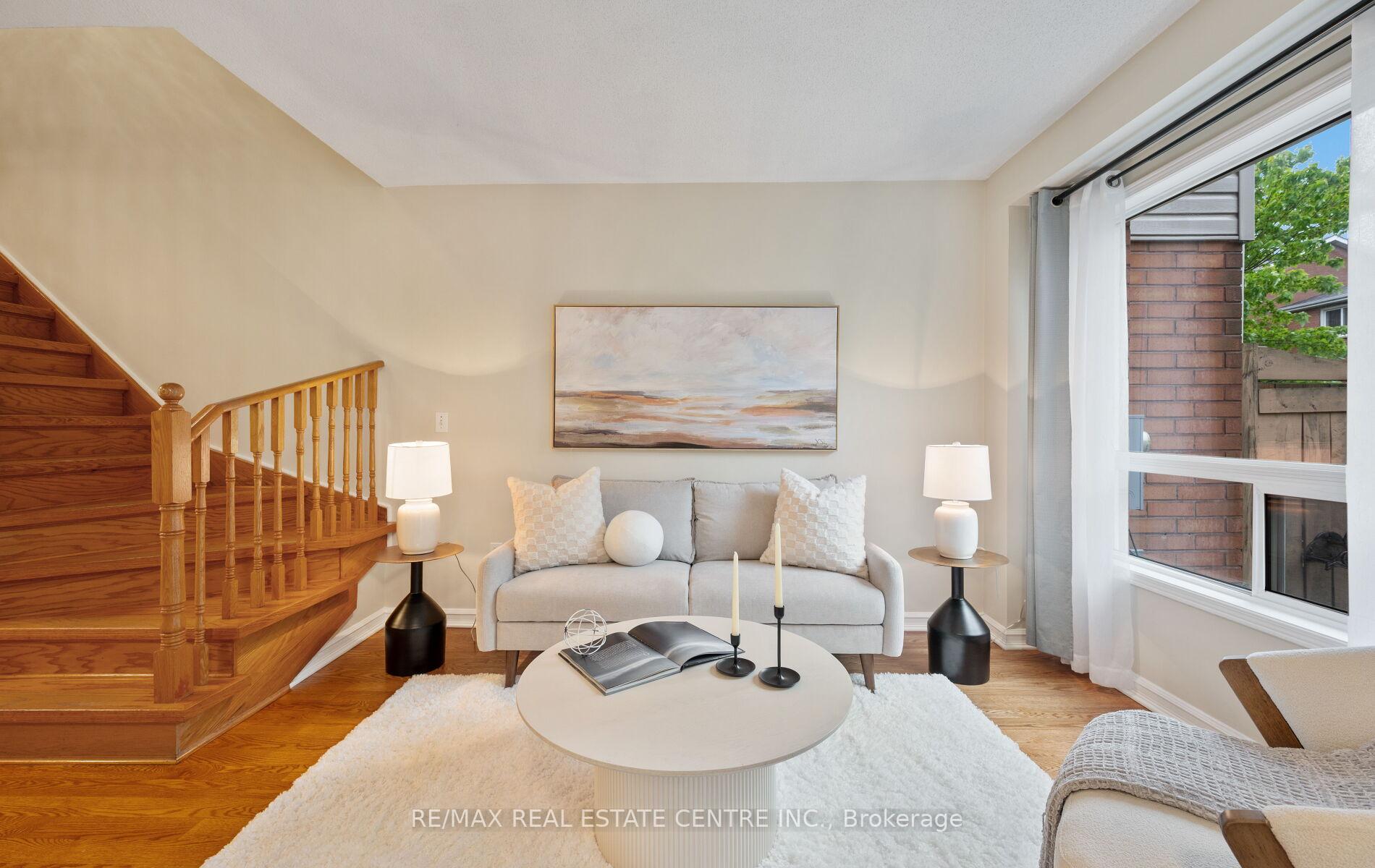 4 Bedrooms Condo at 5030 Heatherleigh, Mississauga For sale