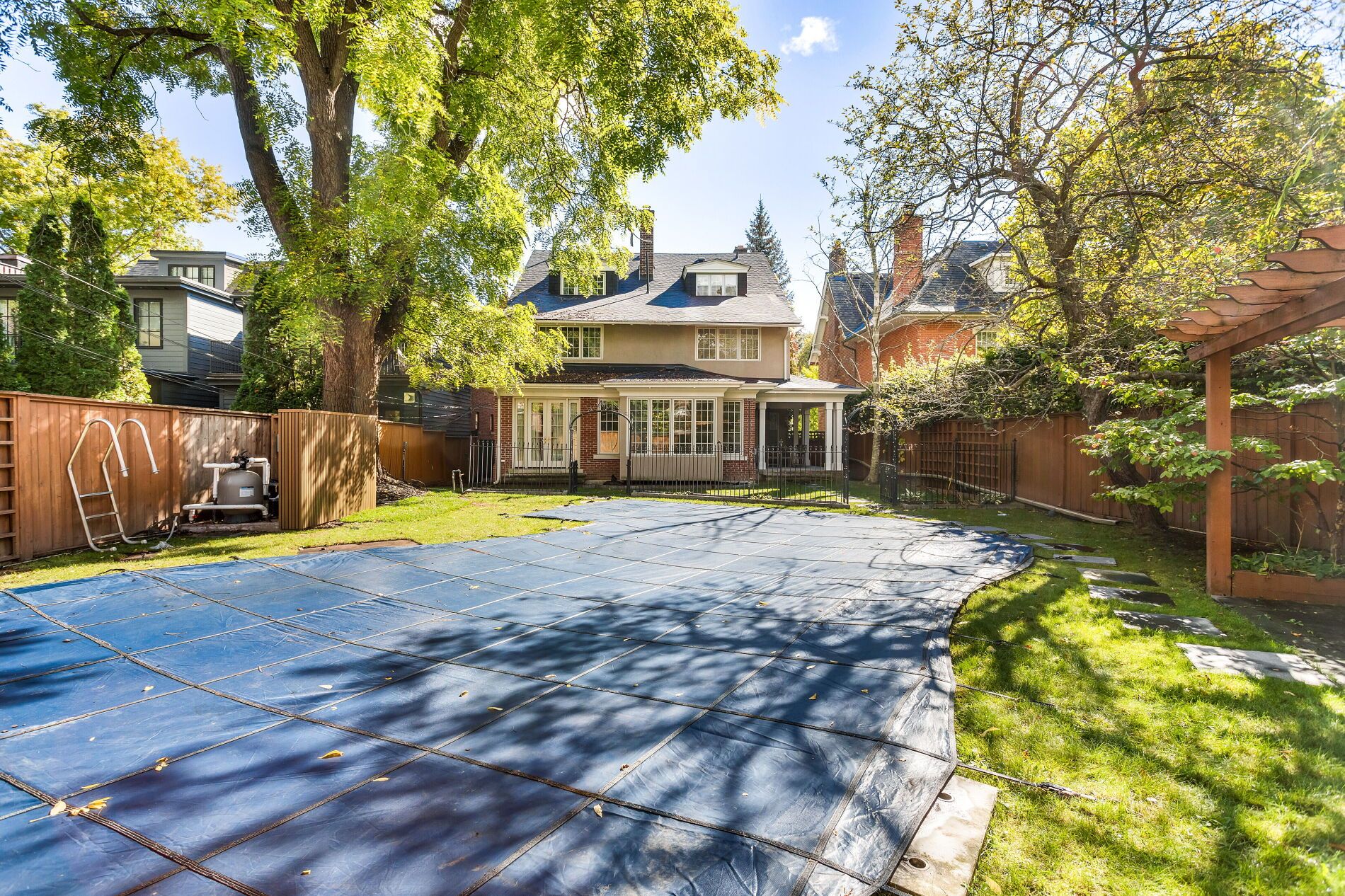 8 Binscarth Road