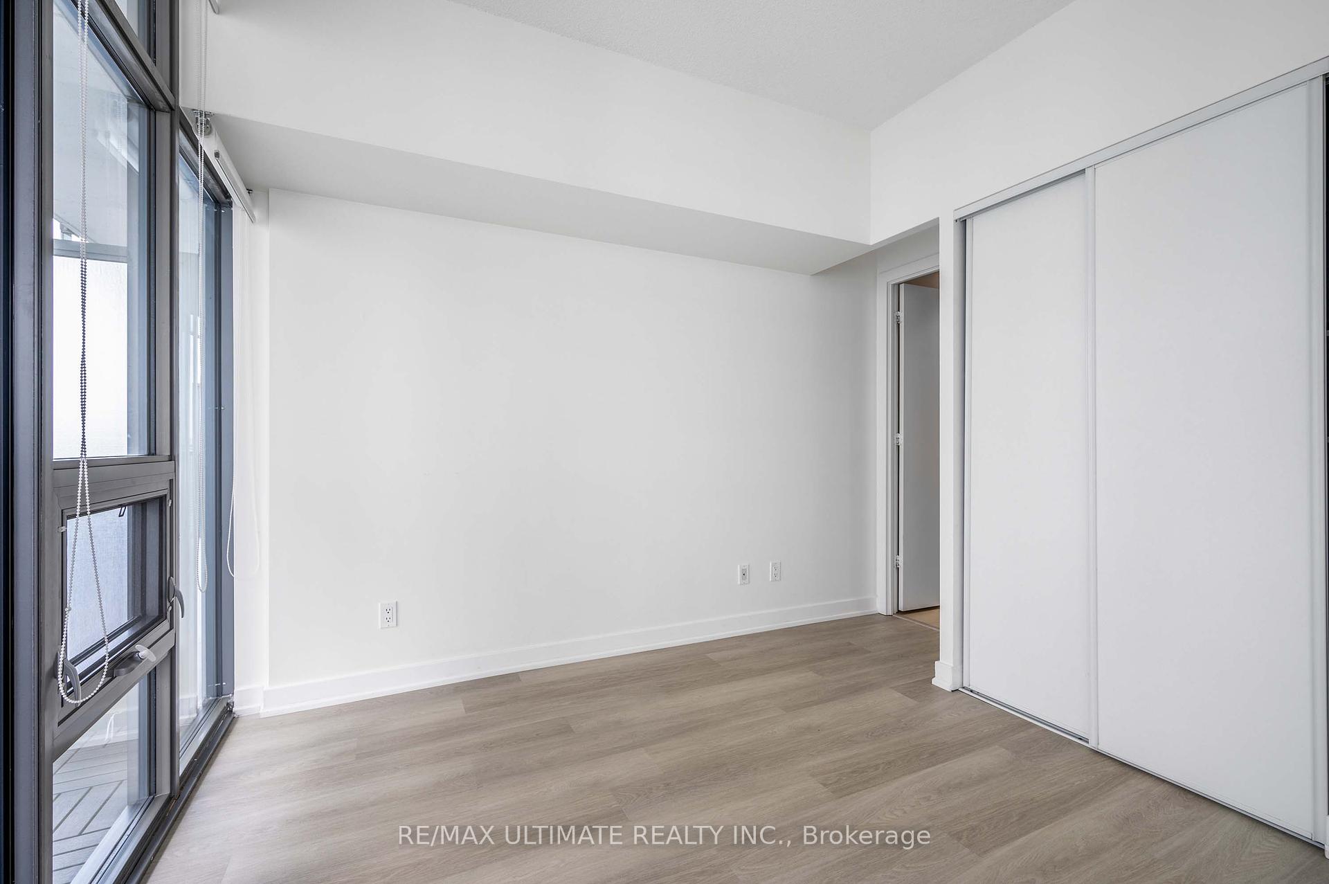 2 Bedrooms Condo at 33 Charles, Toronto For sale
