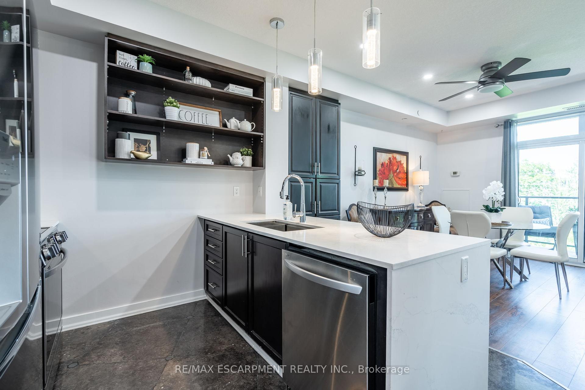 2 Bedrooms Condo at 125 Shoreview, Hamilton For sale