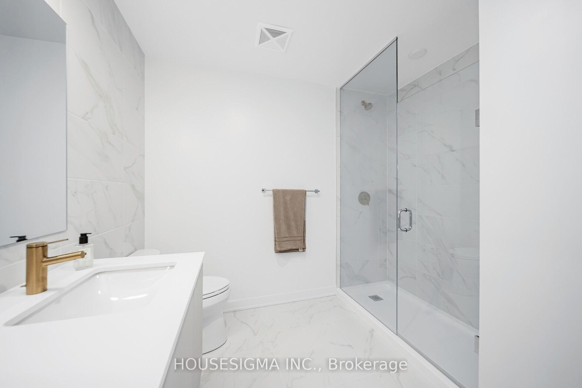 3 Bedrooms Condo at 405 Dundas, Oakville For sale
