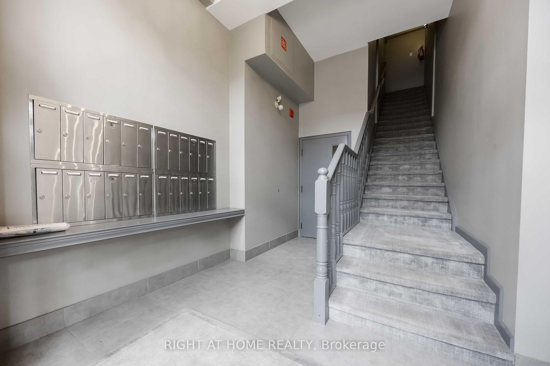 1 Bedroom Condo at 110 Hepbourne, Toronto For sale