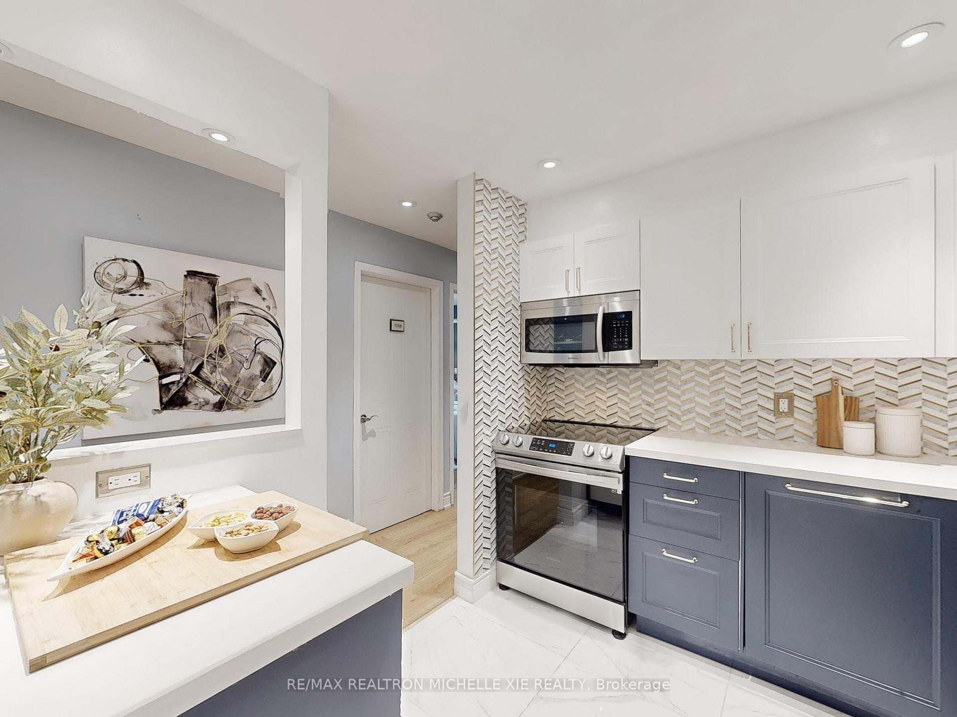 2 Bedrooms Condo at 65 Trailwood, Mississauga For sale