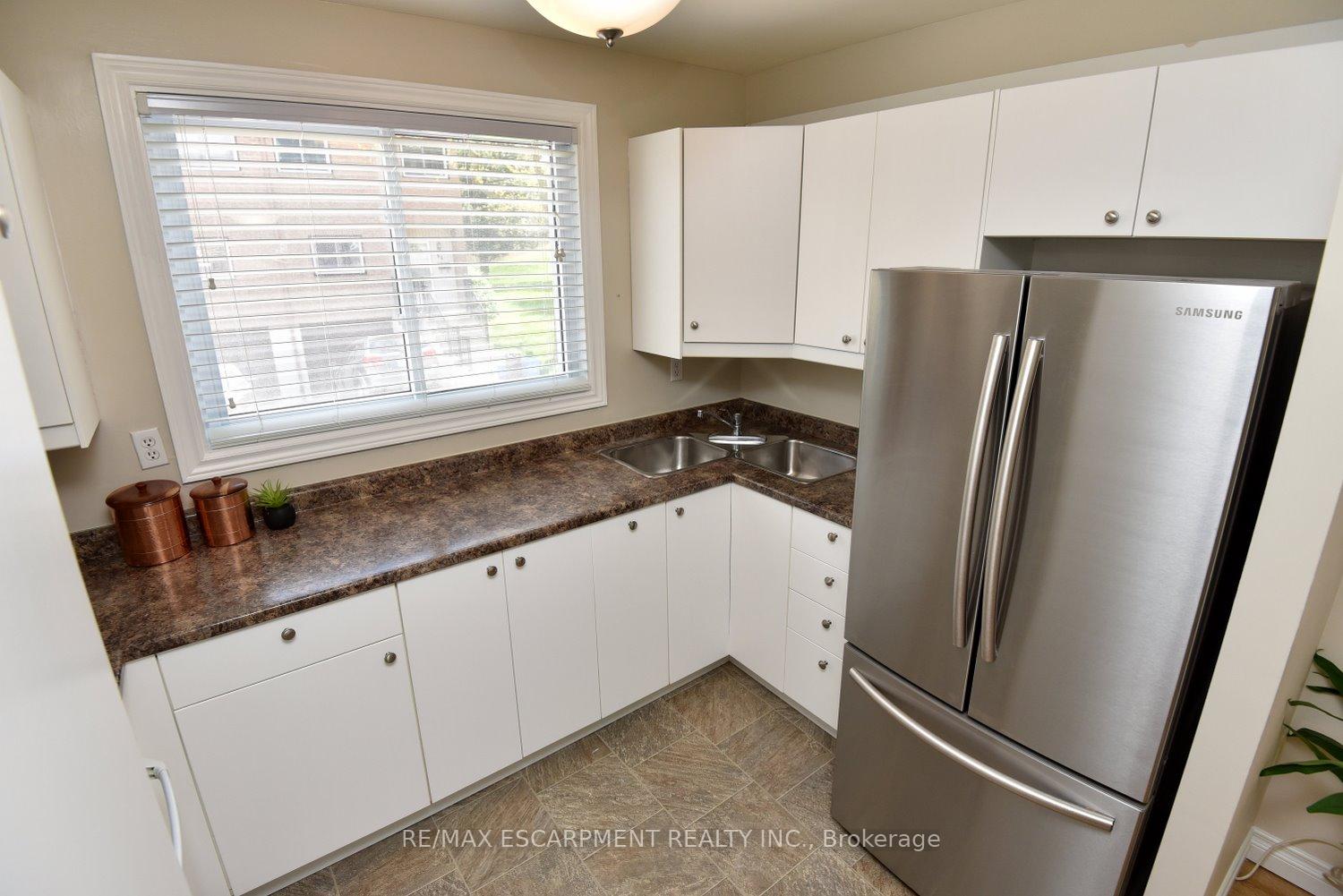 4 Bedrooms Condo at 250 Magnolia, Hamilton For sale