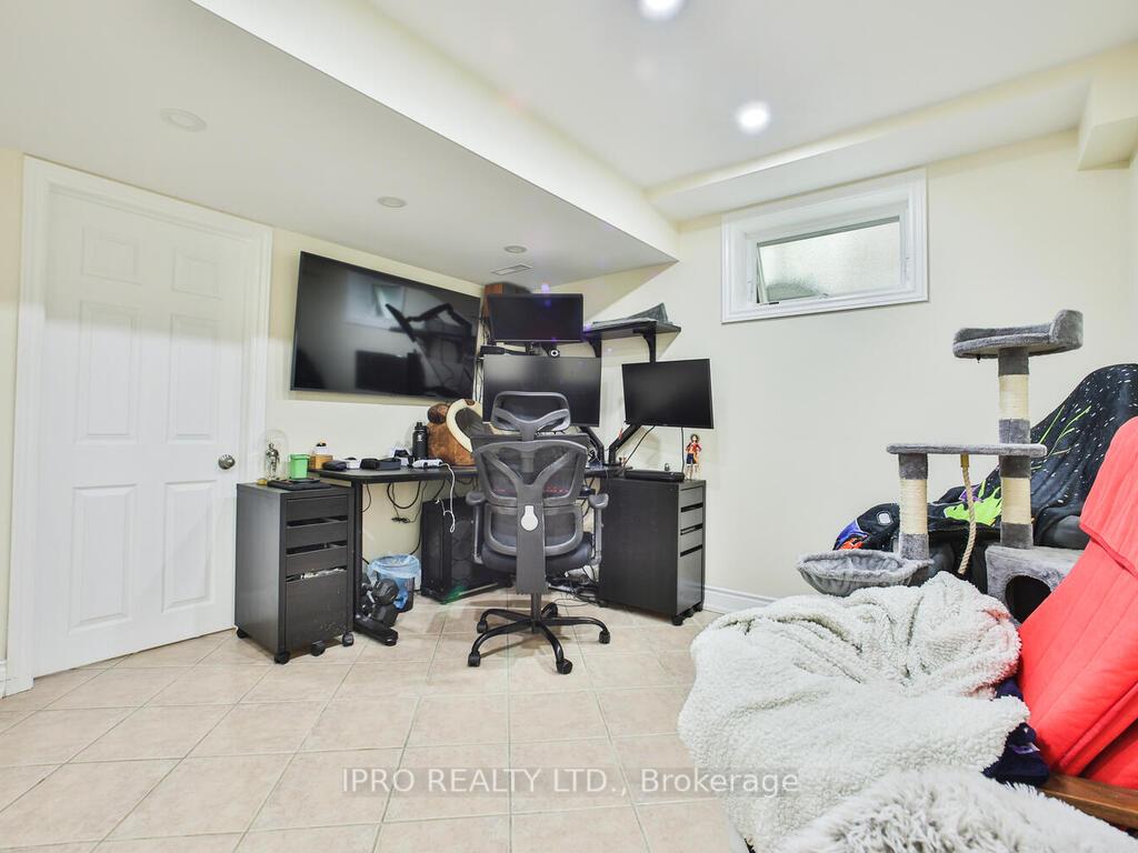 4 Bedrooms Condo at 485 Meadows, Mississauga For sale