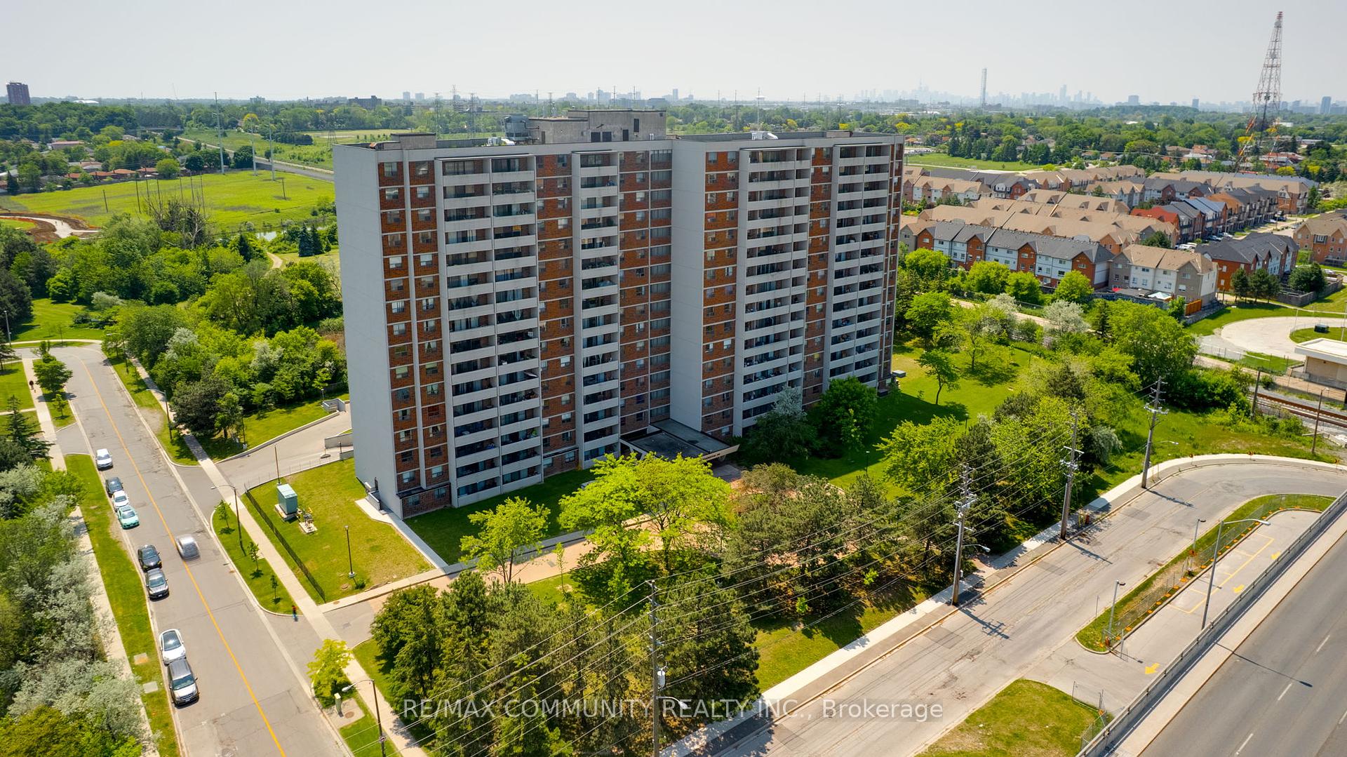 2 Bedrooms Condo at 301 Prudential, Toronto For sale