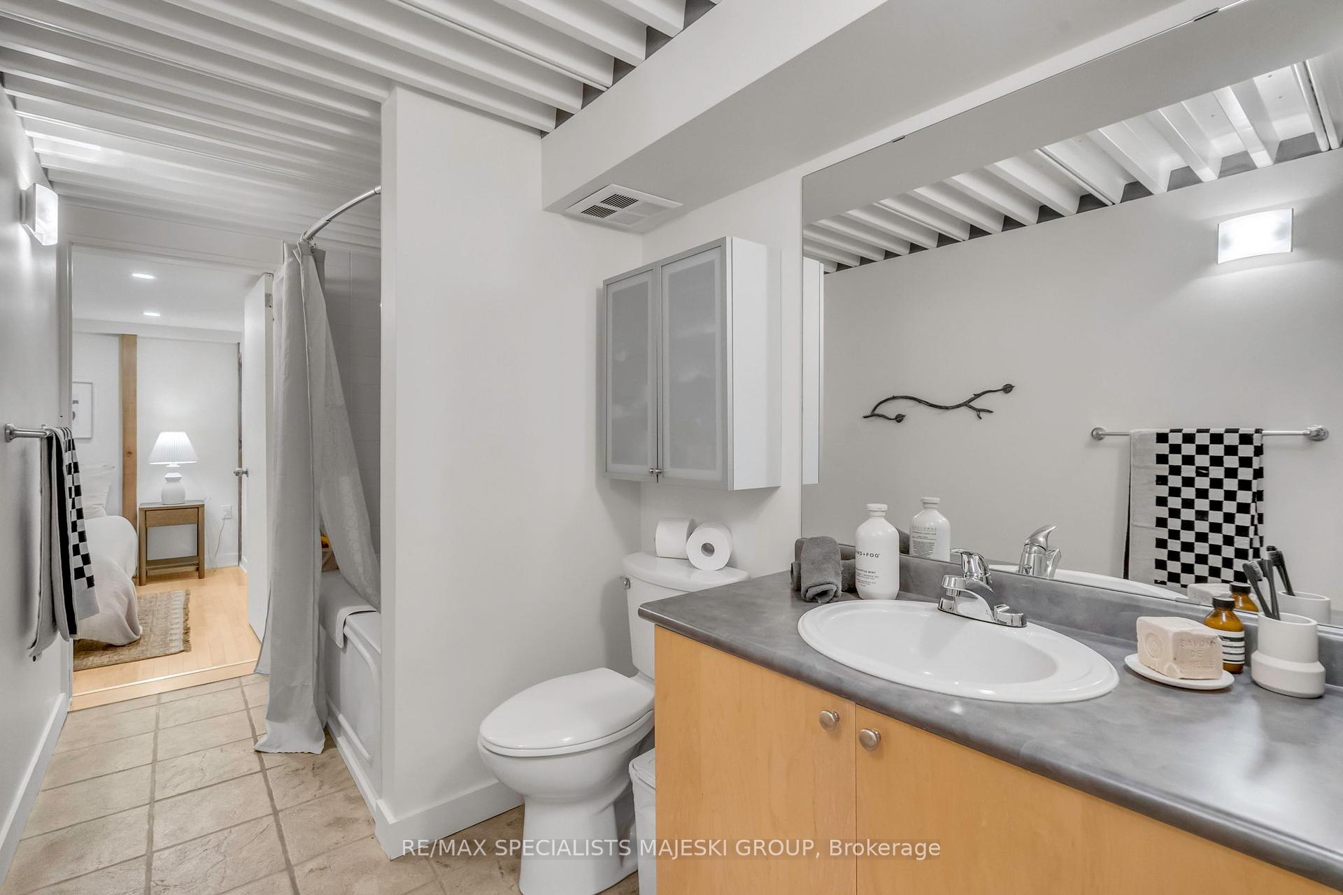 3 Bedrooms Condo at 21 Nassau, Toronto For sale