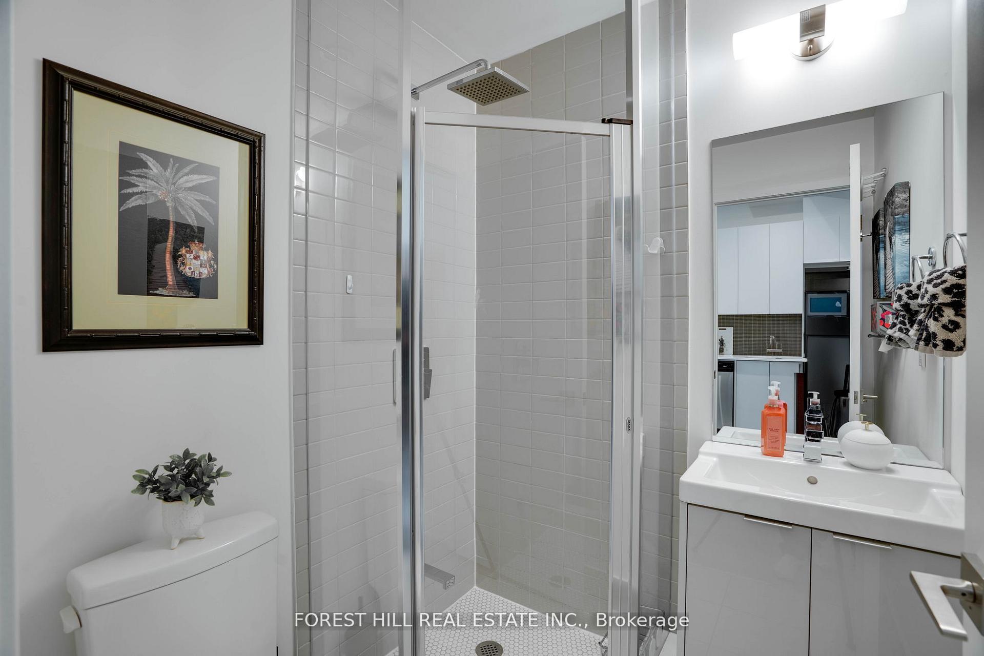 2 Bedrooms Condo at 2908 Highway 7, Vaughan For sale