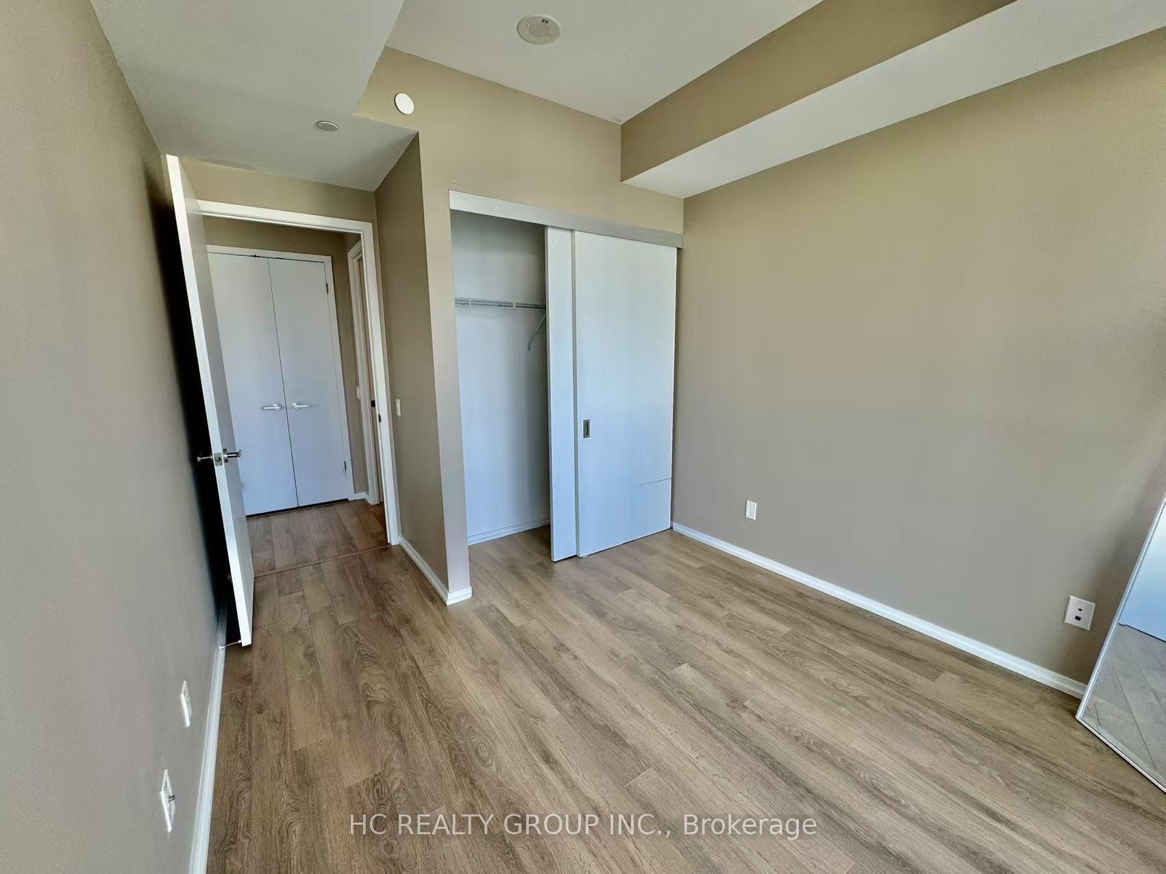 2 Bedrooms Condo at 197 Yonge, Toronto For sale