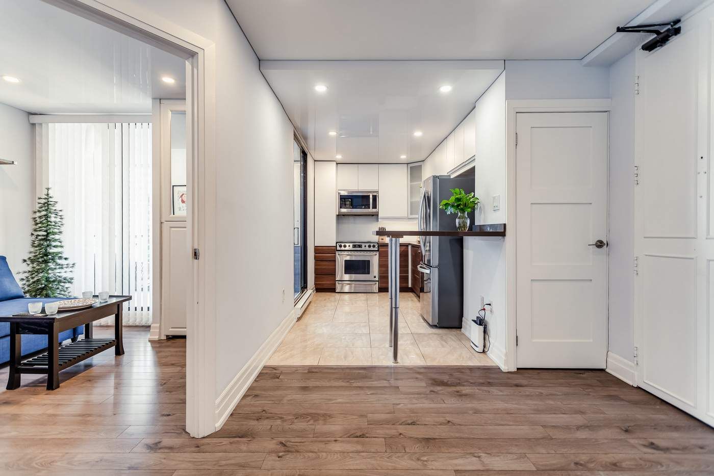 33 Harbour Square 2440