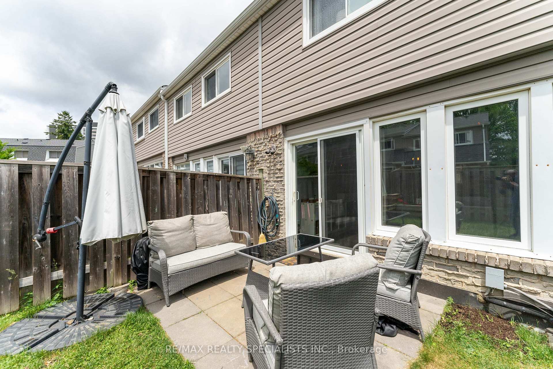 3 Bedrooms Condo at 2050 Upper Middle, Burlington For sale