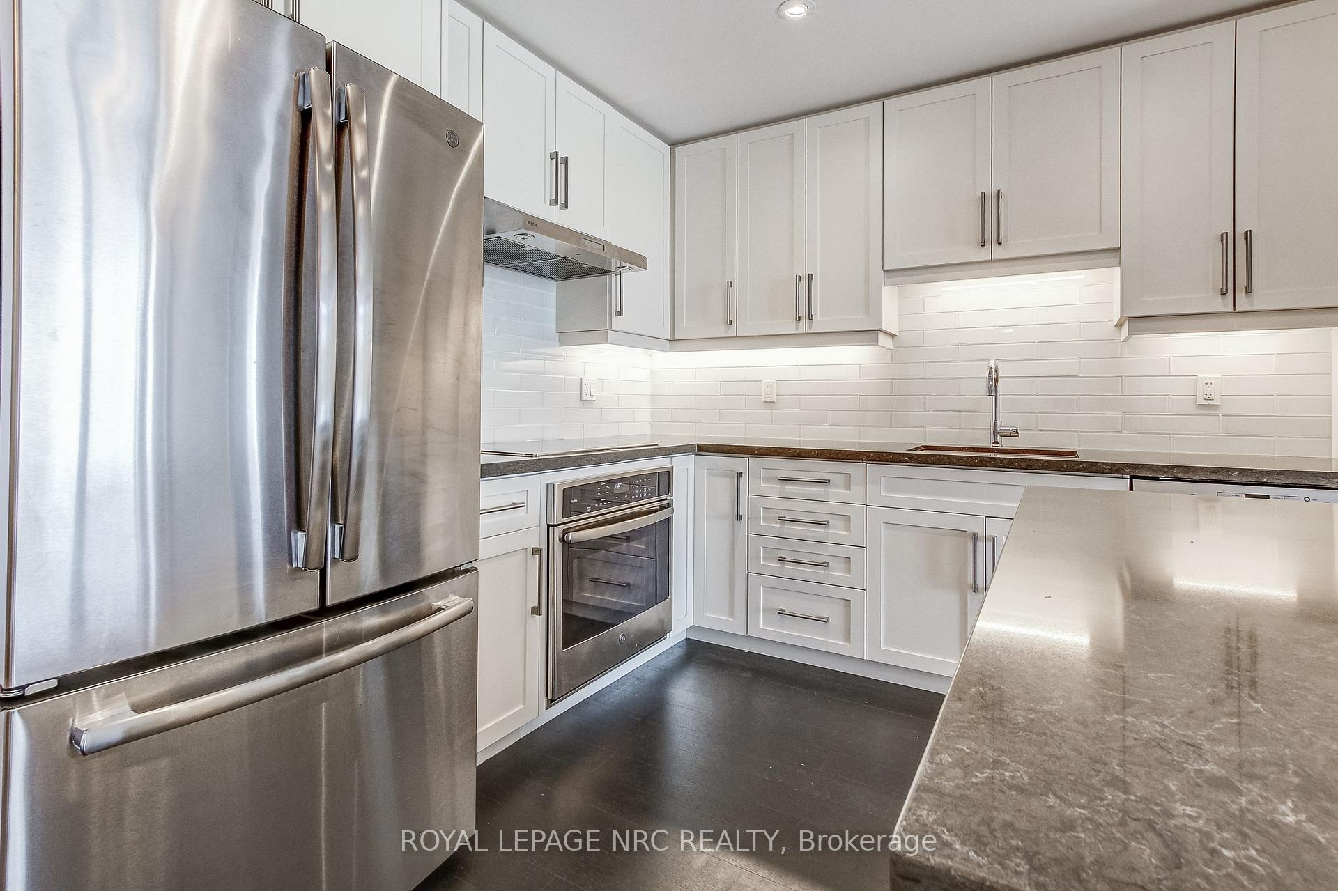 2 Bedrooms Condo at 2025 Maria, Burlington For sale
