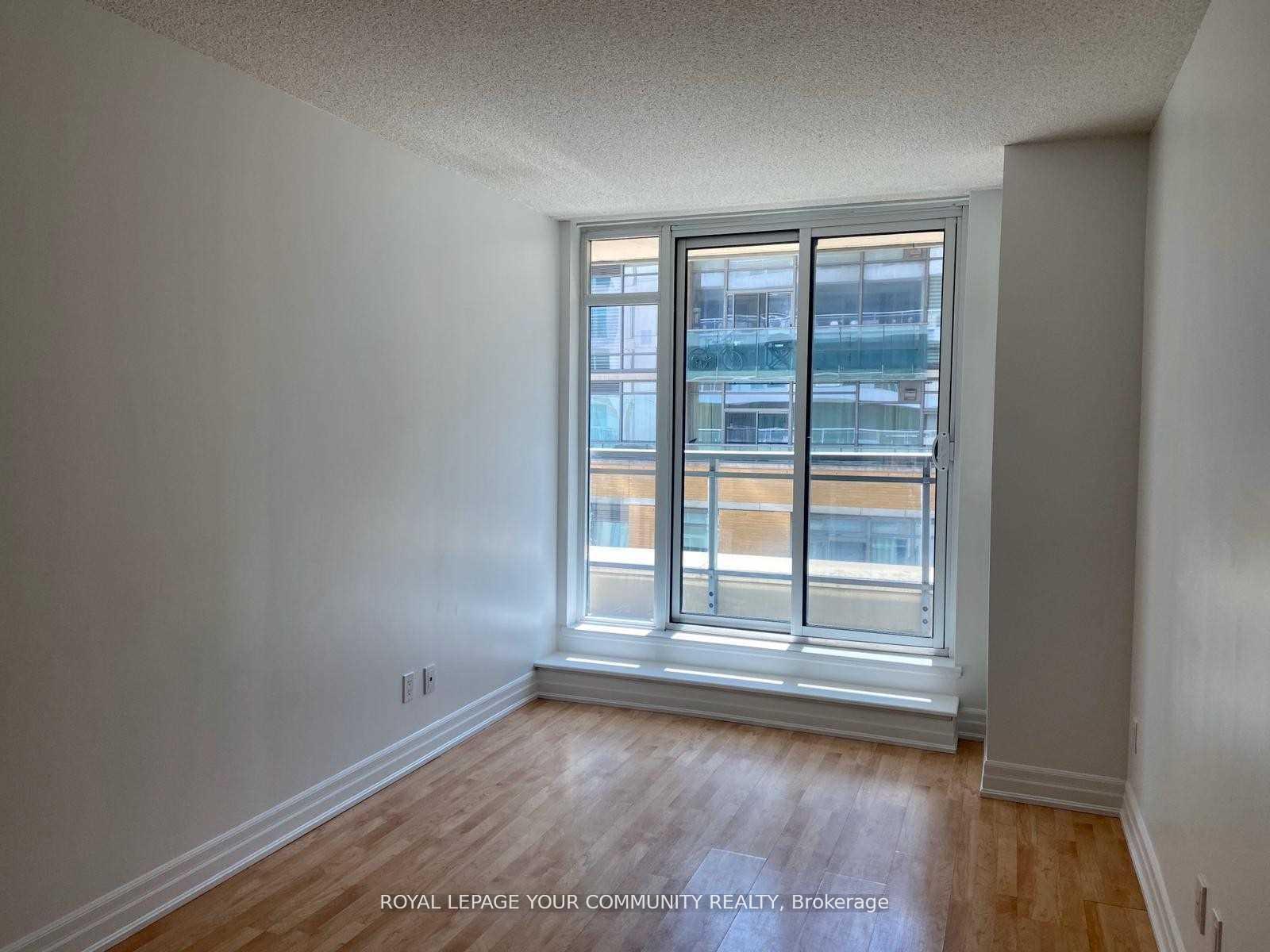 2 Bedrooms Condo at 8 Scollard, Toronto For sale