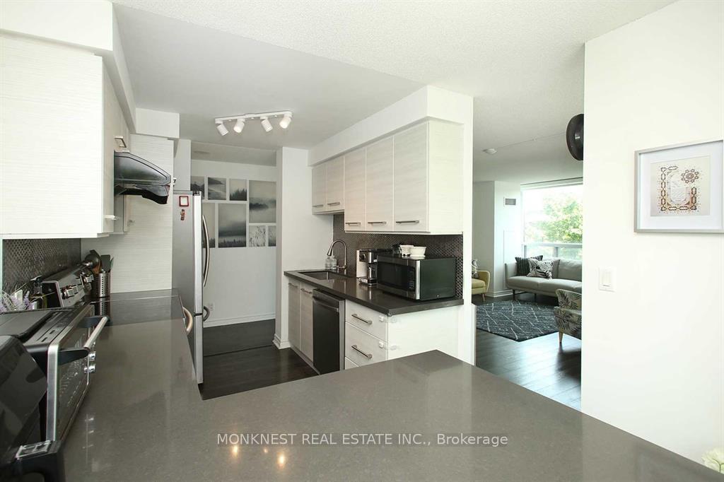 2 Bedrooms Condo at 68 Grangeway, Toronto For sale