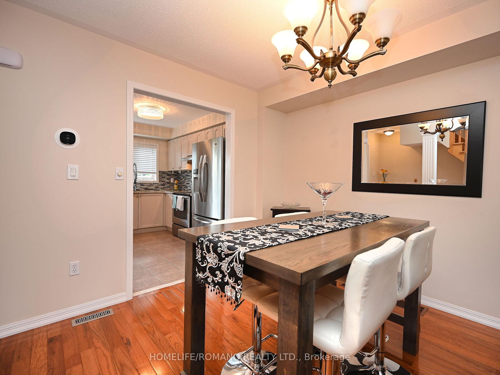 4 Bedrooms Condo at 3030 Breakwater, Mississauga For sale