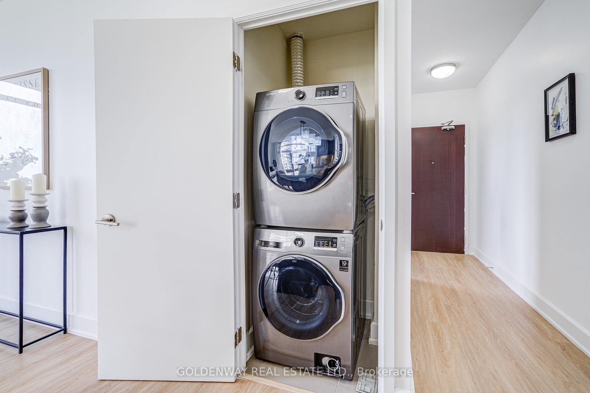 2 Bedrooms Condo at 676 Sheppard, Toronto For sale