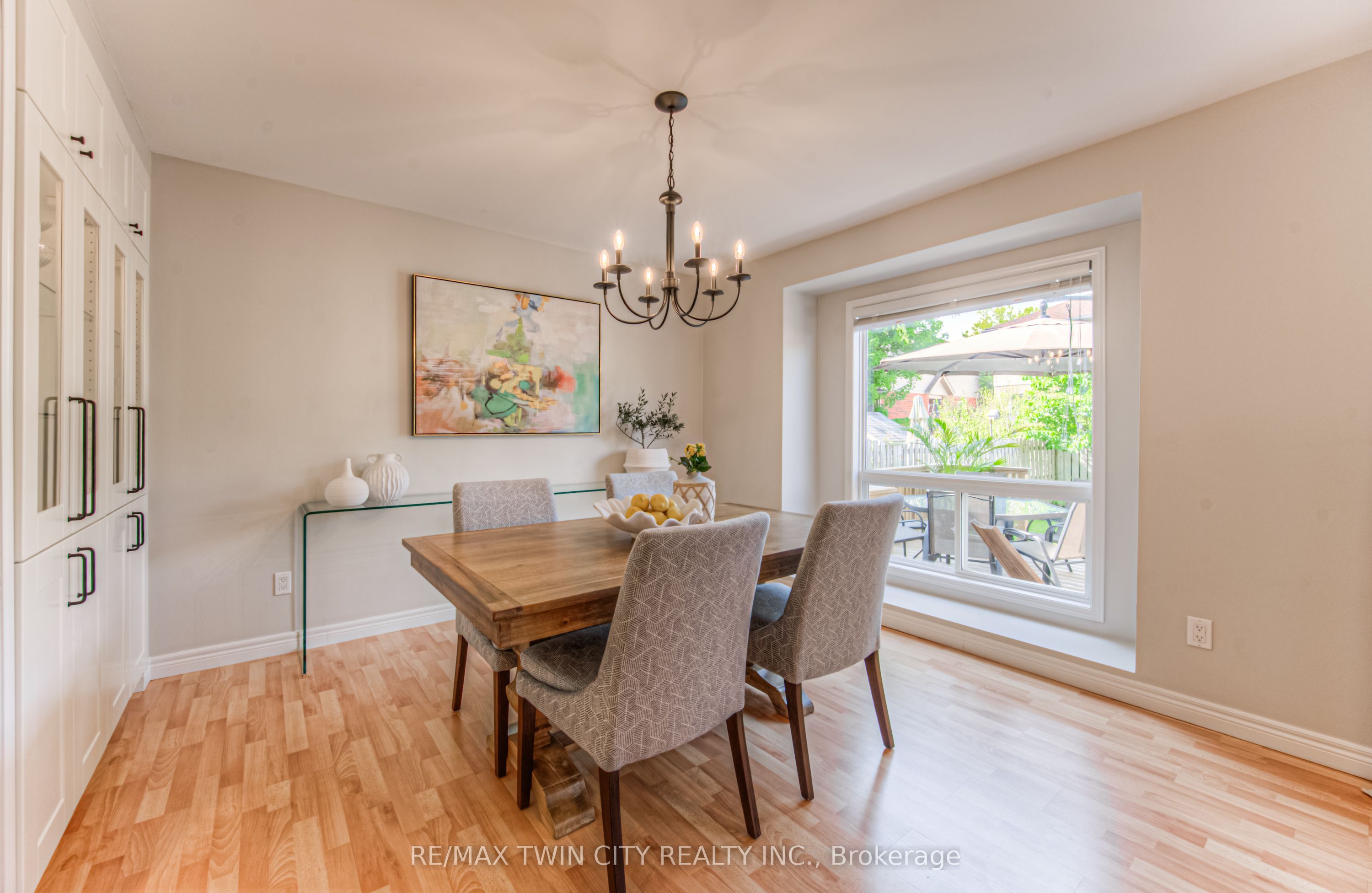 381 University Downs Crescent
