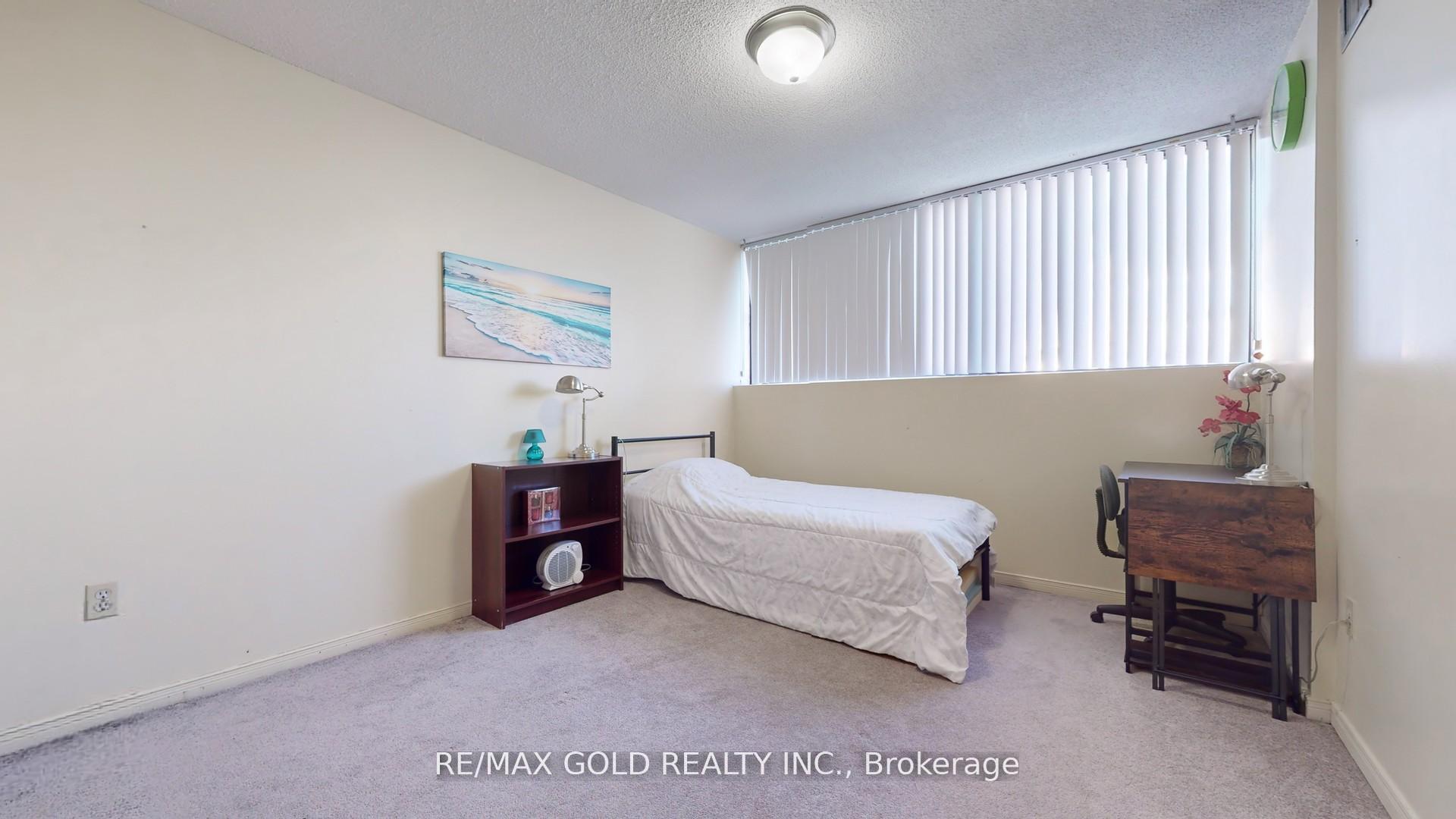 2 Bedrooms Condo at 99 Blackwell, Toronto For sale