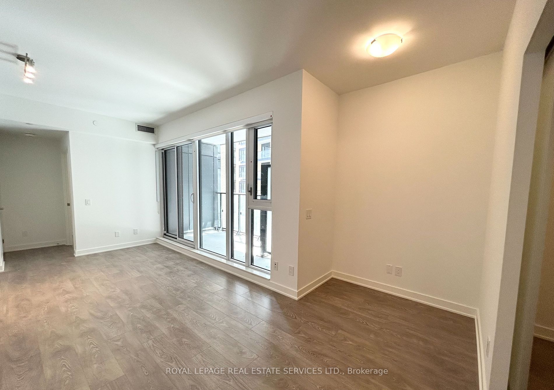 543 Richmond Street W, #425