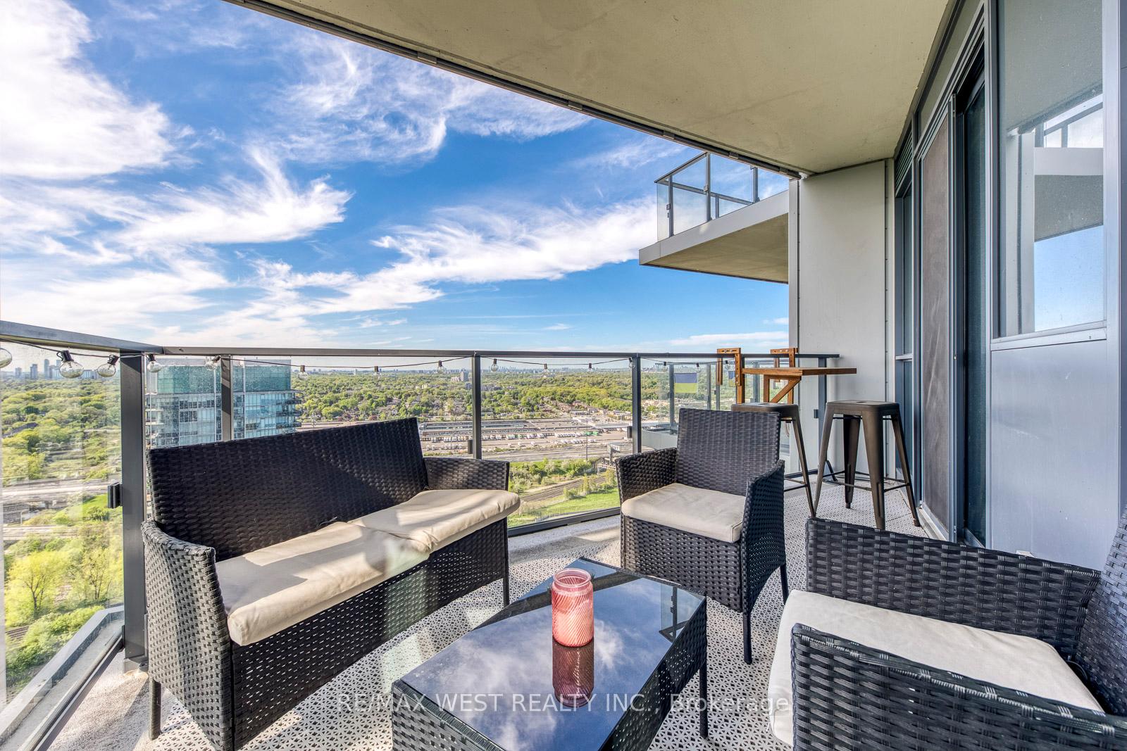 1 Bedroom Condo at 10 Park Lawn, Toronto For sale