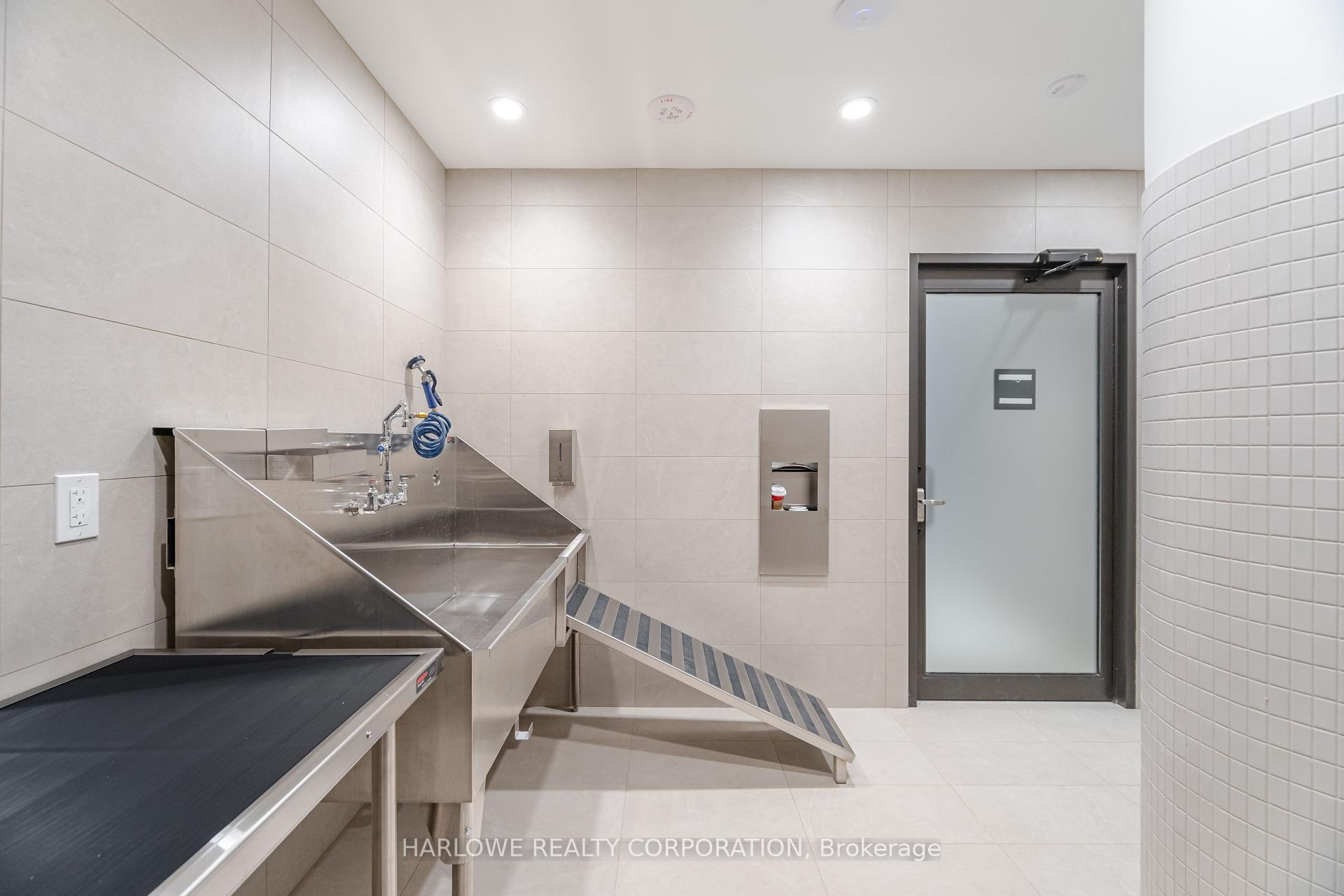 3 Bedrooms Condo at 3006 William Cutmore, Oakville For sale