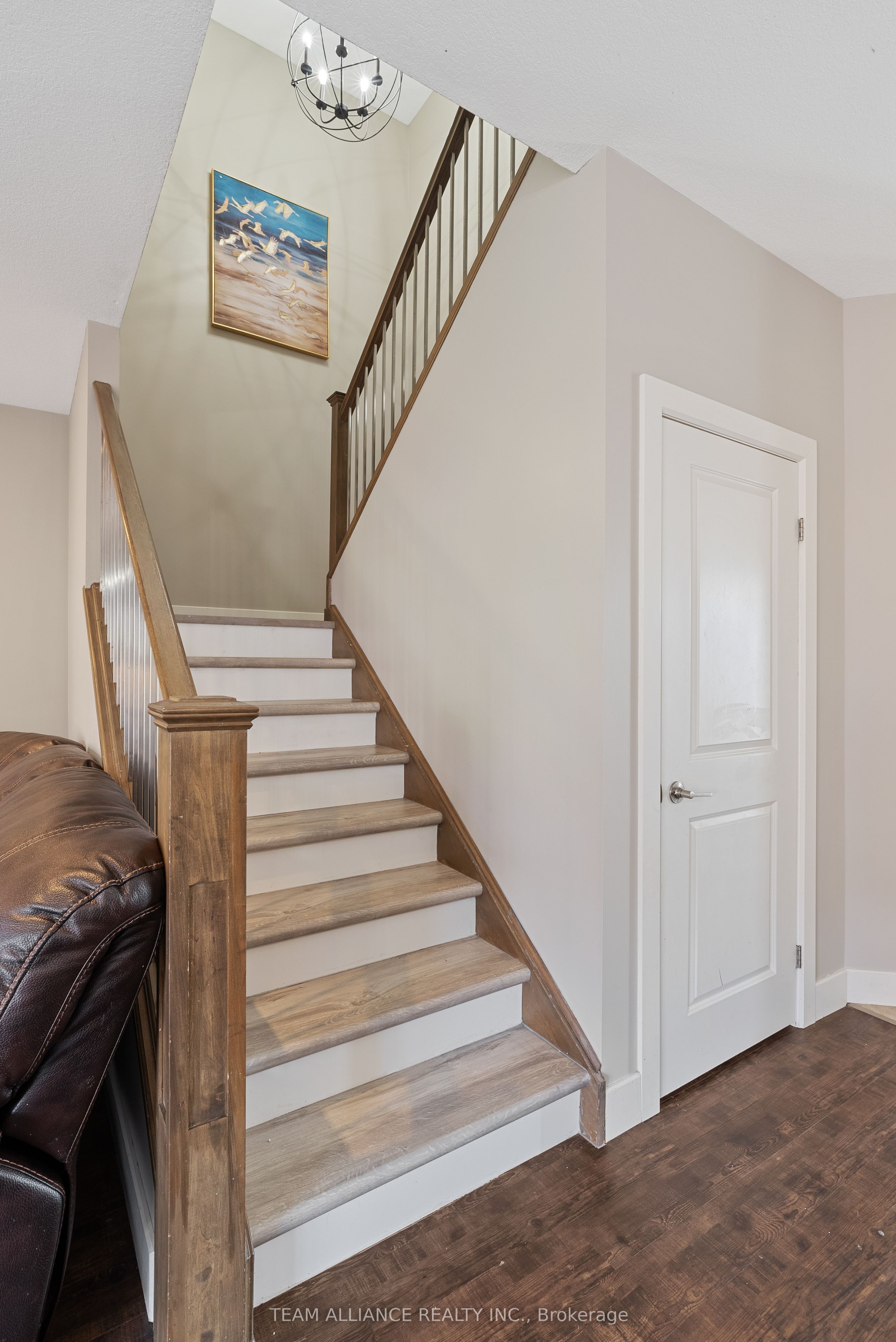 25 Queensway Drive, Strathroy-Caradoc, ON N7G 4M2
