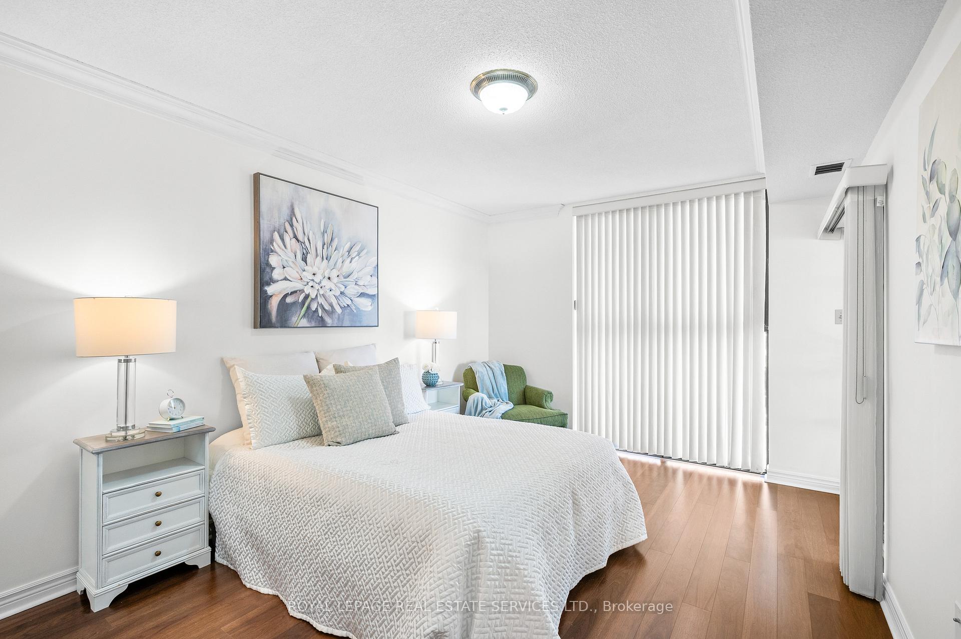 2 Bedrooms Condo at 102 Bronte,  Oakville For sale