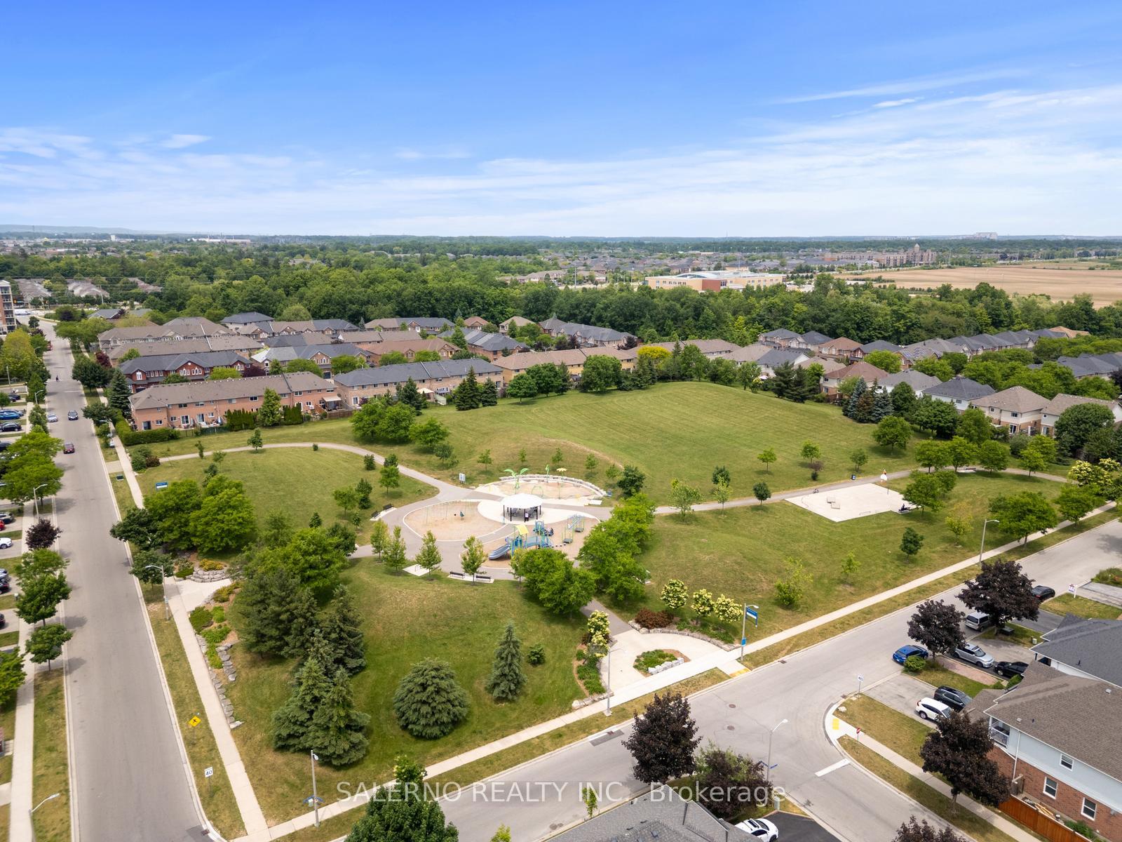 3 Bedrooms Condo at 1701 Lampman, Burlington For sale