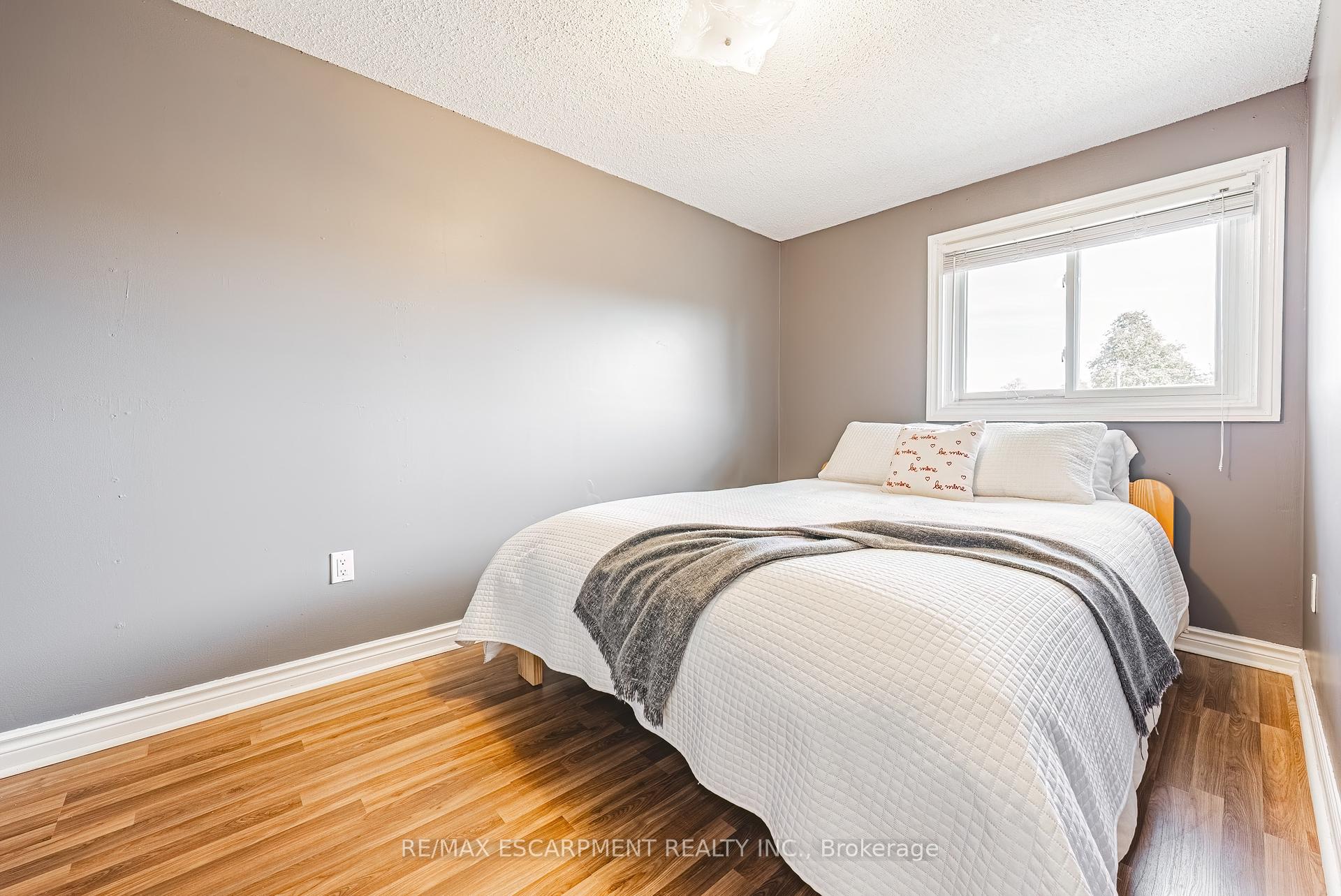 3 Bedrooms Condo at 1155 Paramount, Hamilton For sale