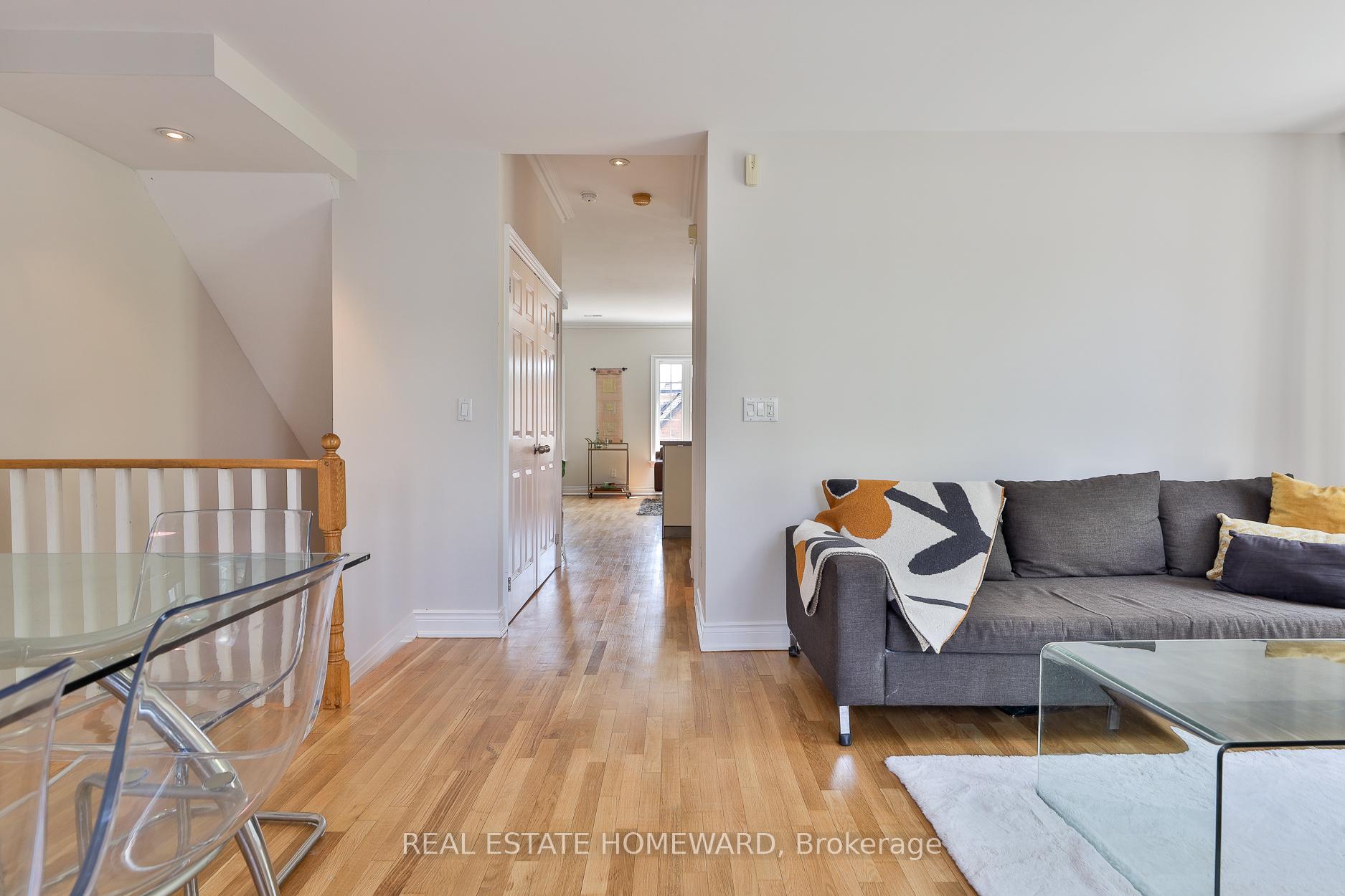 3 Bedrooms Condo at 36 Rusholme Park, Toronto For sale