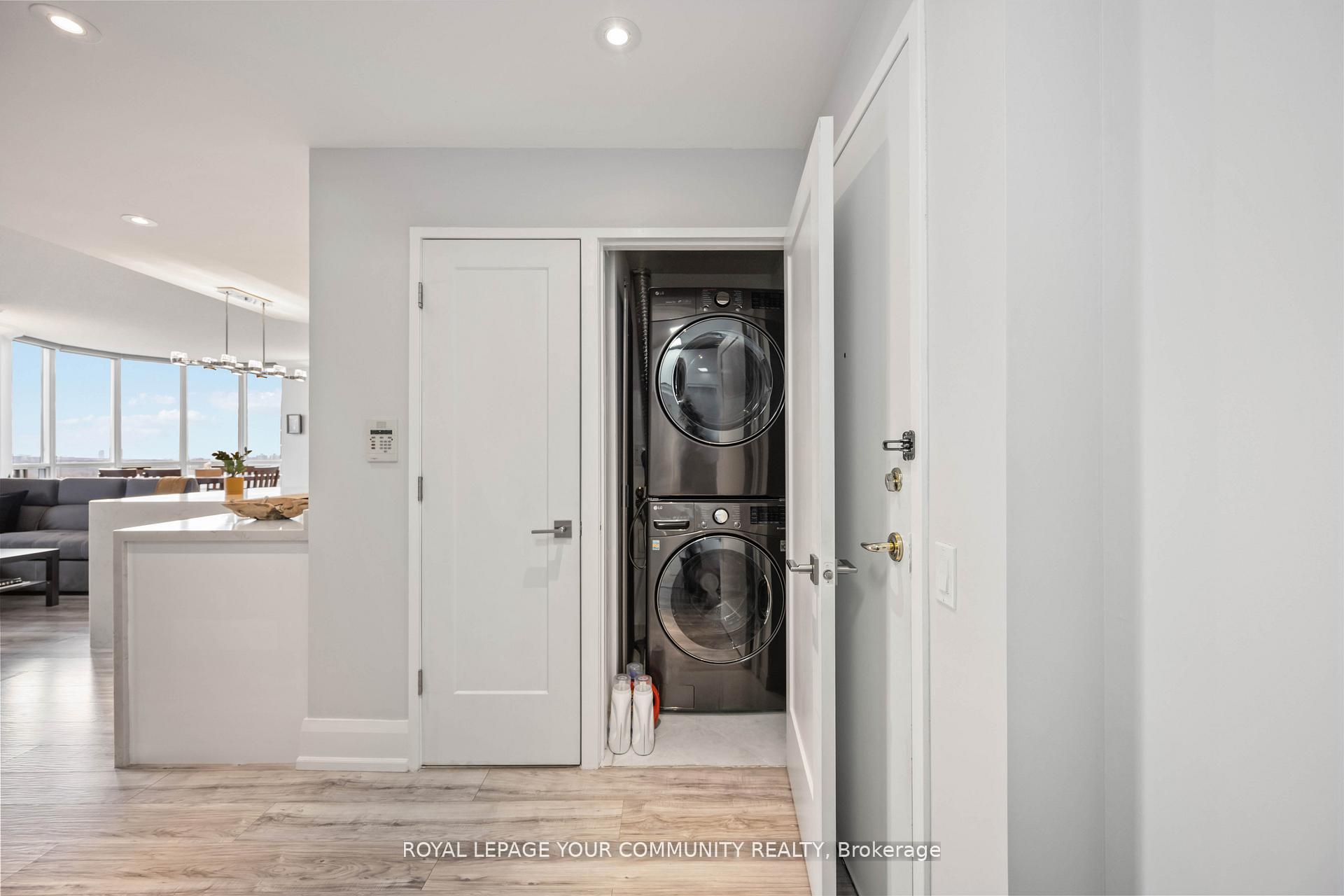 2 Bedrooms Condo at 5 Northtown, Toronto For sale