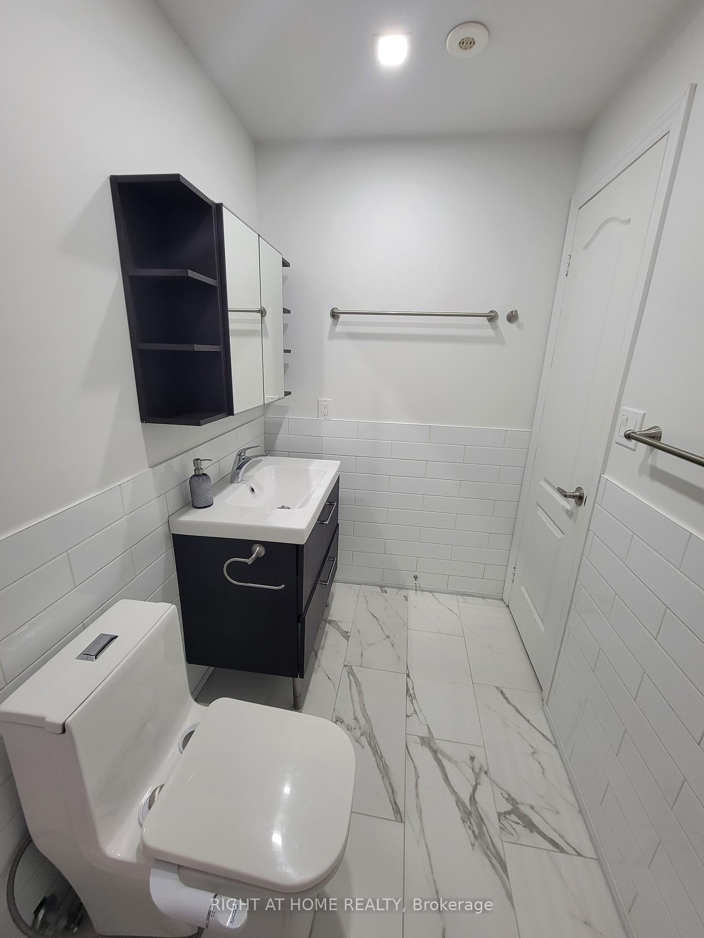1 Bedroom Condo at 625 Shoreline, Mississauga For sale