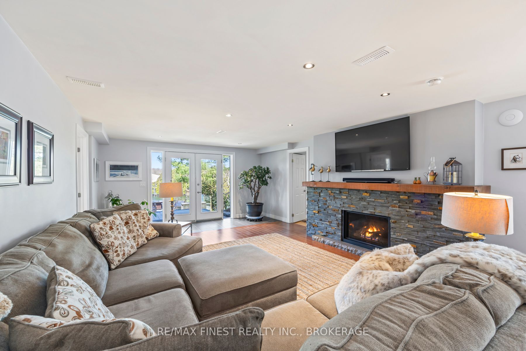 1150 Deer Park Lane