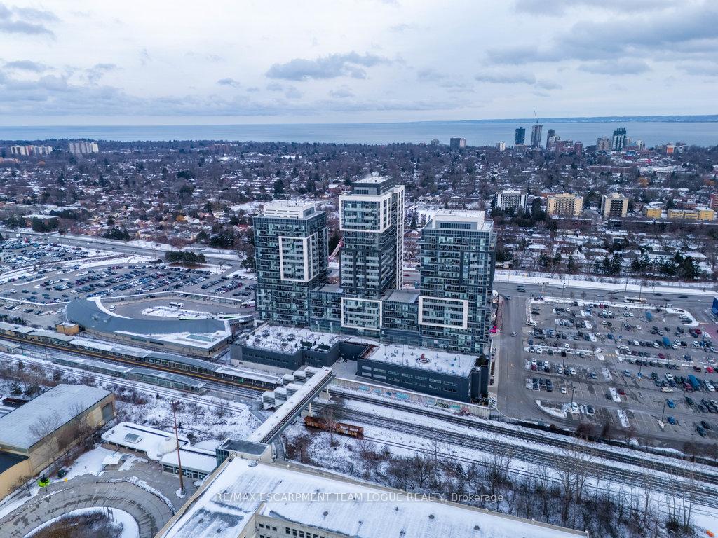 2 Bedrooms Condo at 2081 Fairview,  Burlington For sale