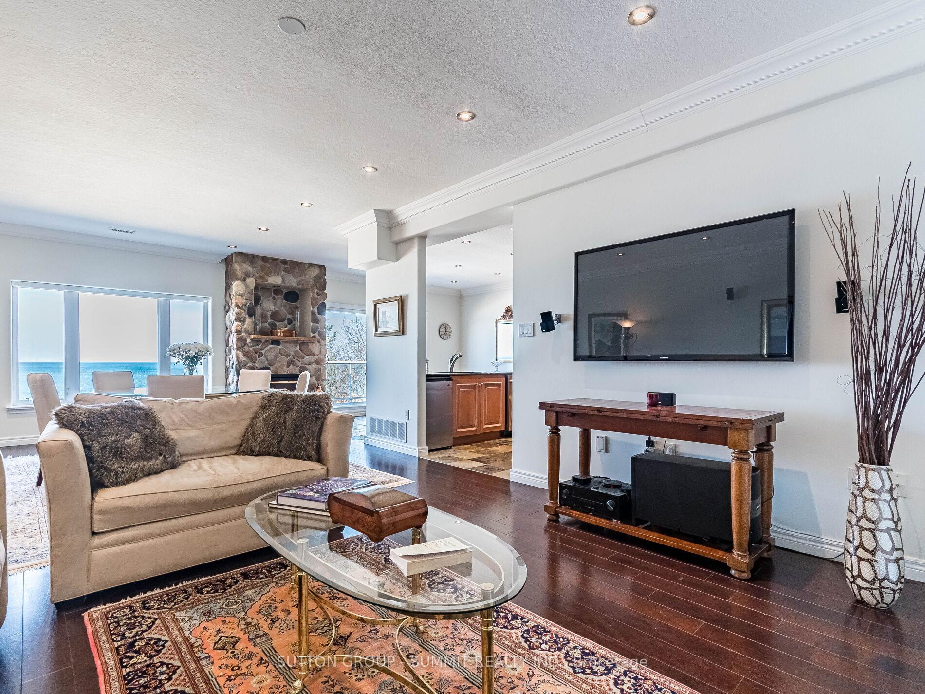 3 Bedrooms Condo at 484 Millen, Hamilton For sale