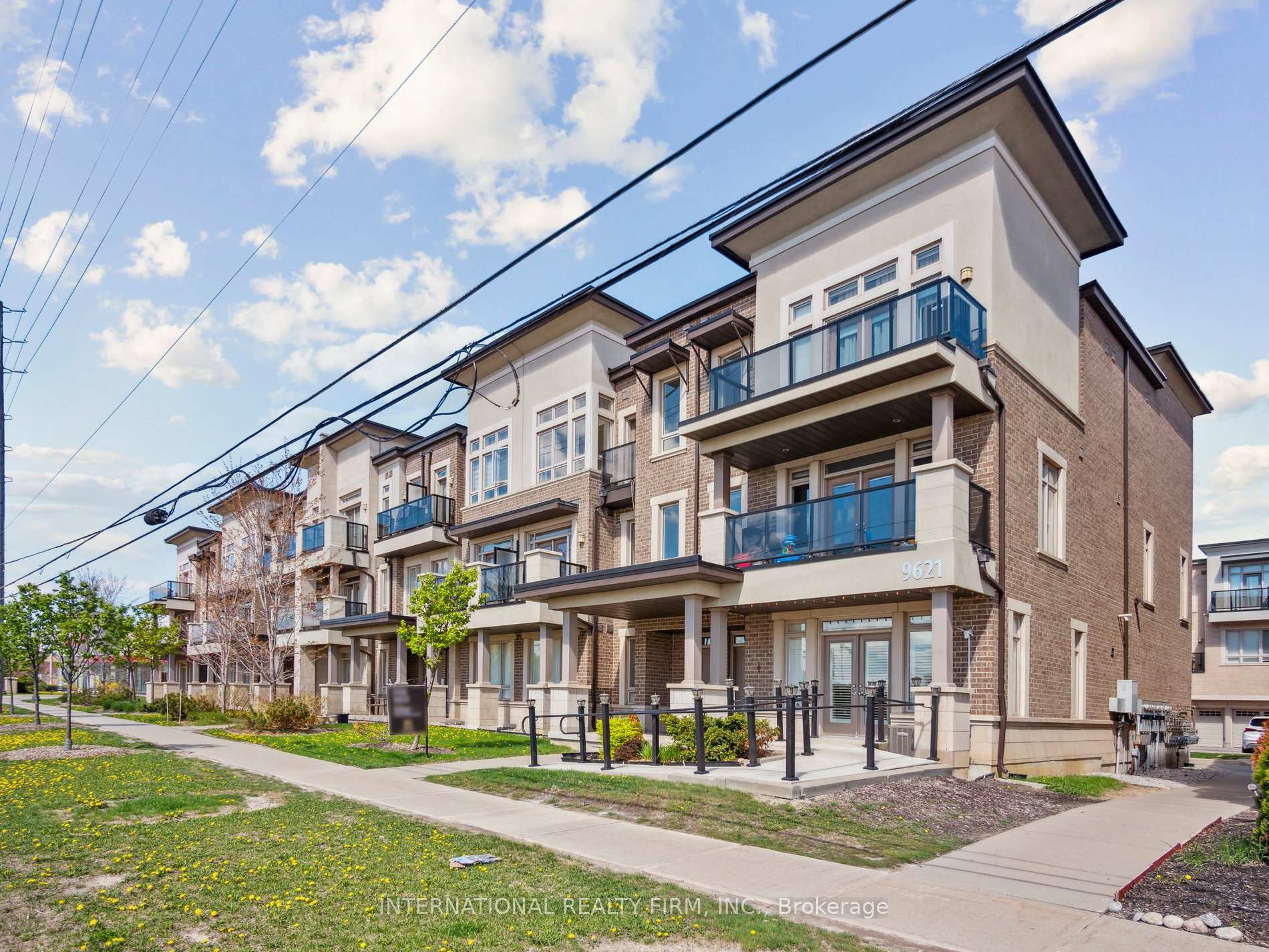 2 Bedrooms Condo at 9621 Jane, Vaughan For sale