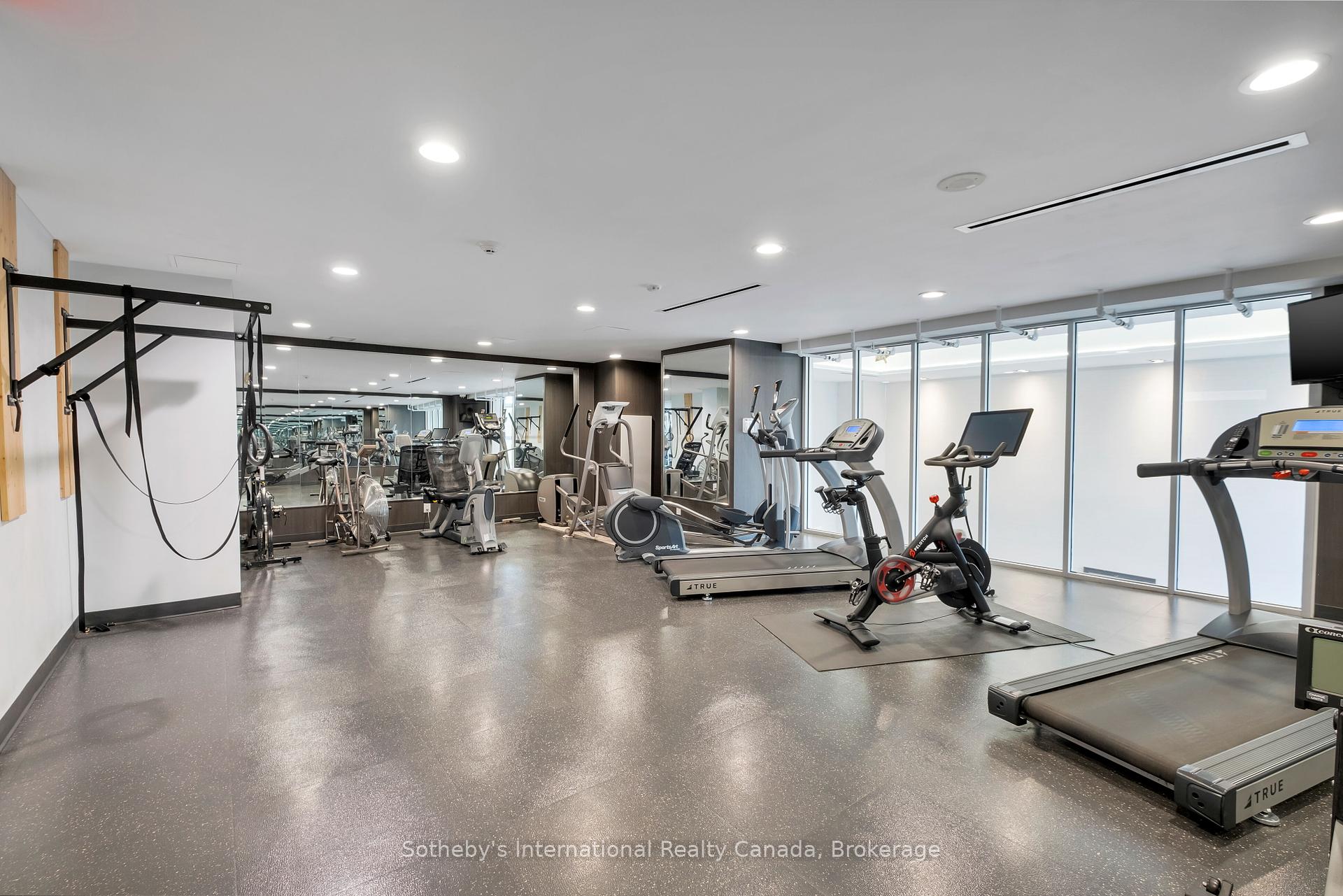 2 Bedrooms Condo at 1940 Ironstone, Burlington For sale