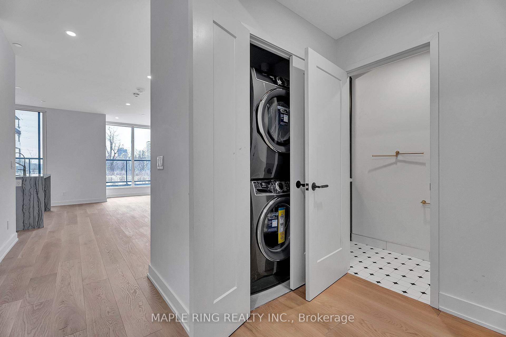 2 Bedrooms Condo at 2485 Taunton,  Oakville For sale