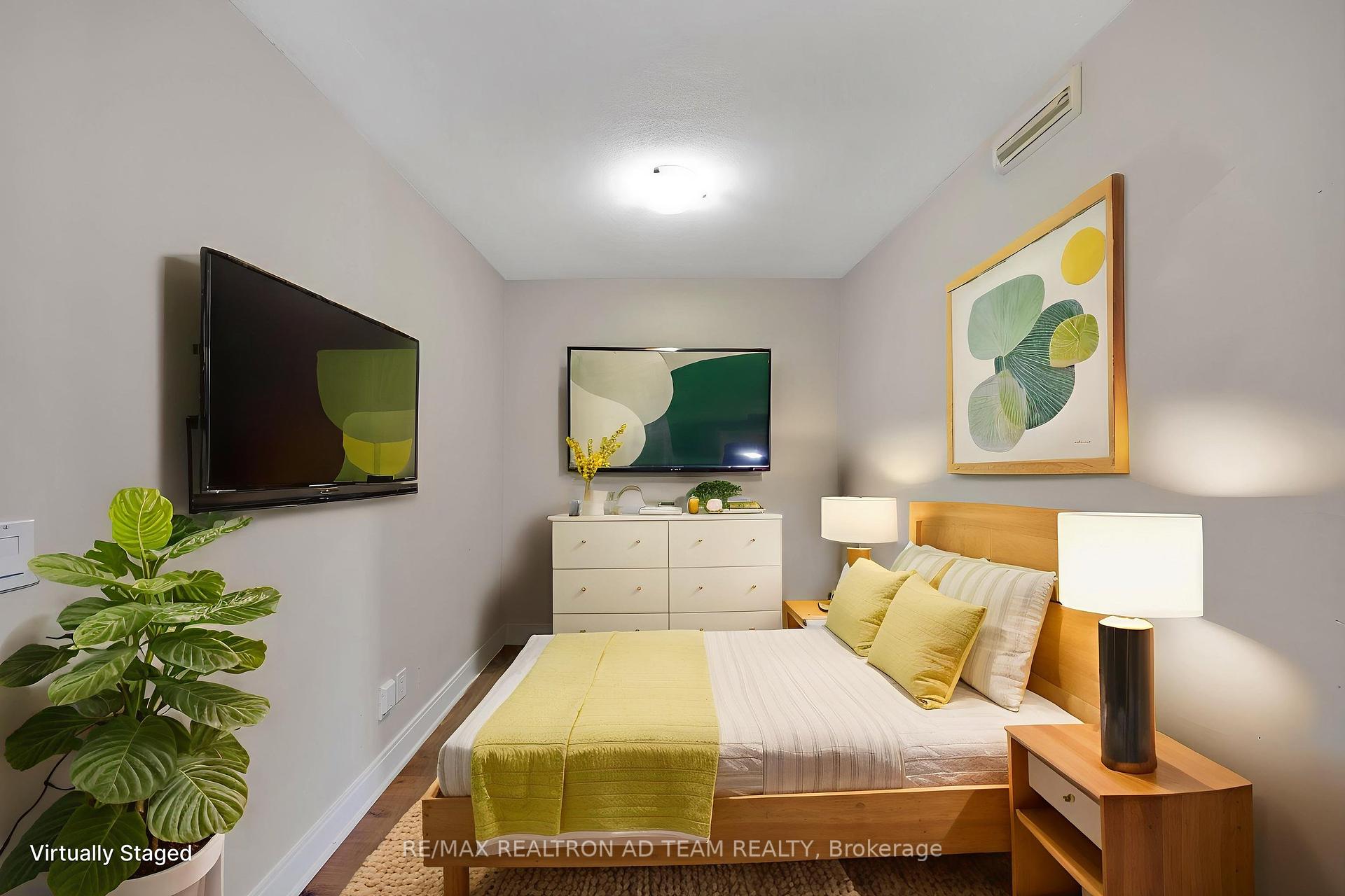 2 Bedrooms Condo at 125 Village Green, Toronto For sale