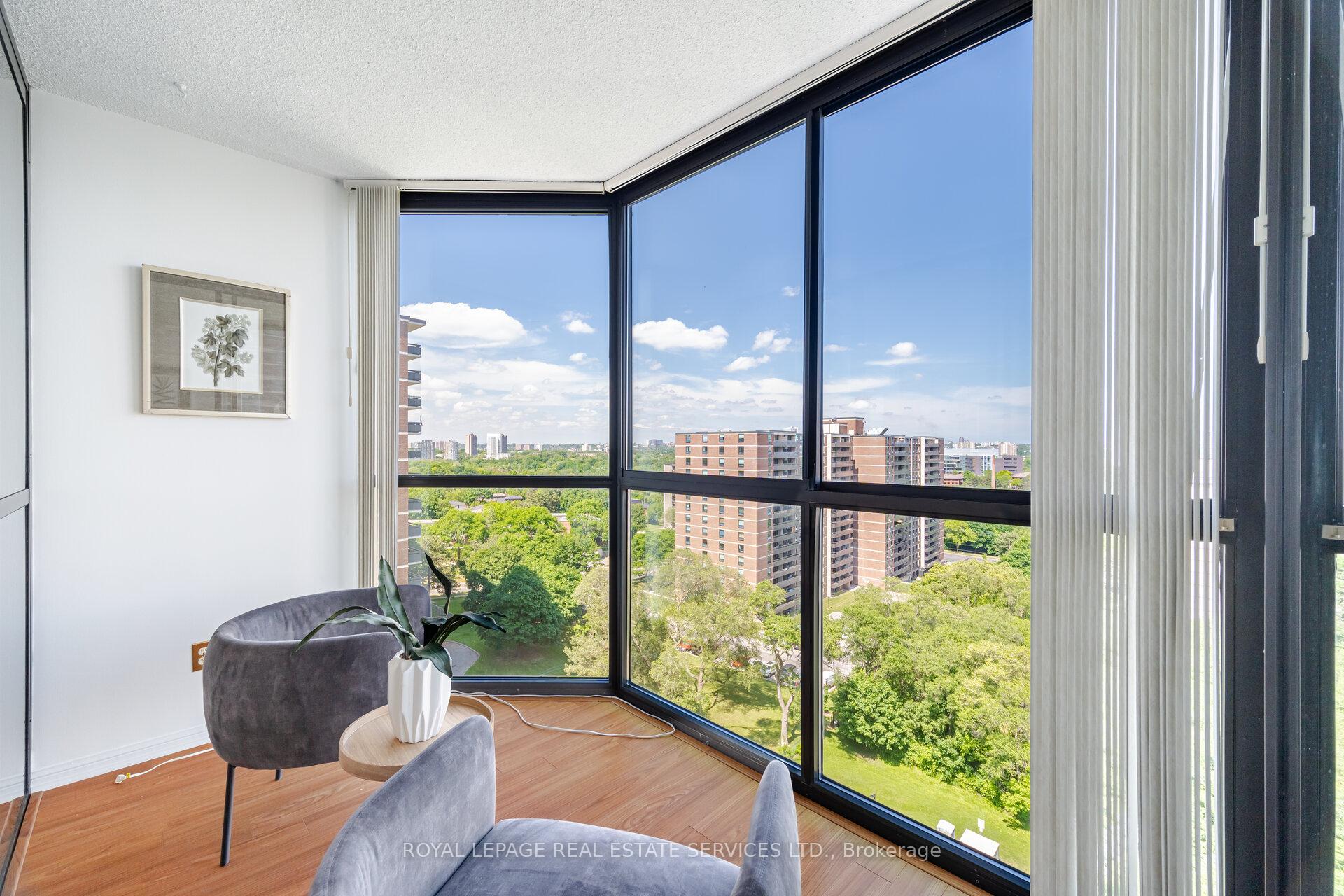 2 Bedrooms Condo at 40 Richview, Toronto For sale