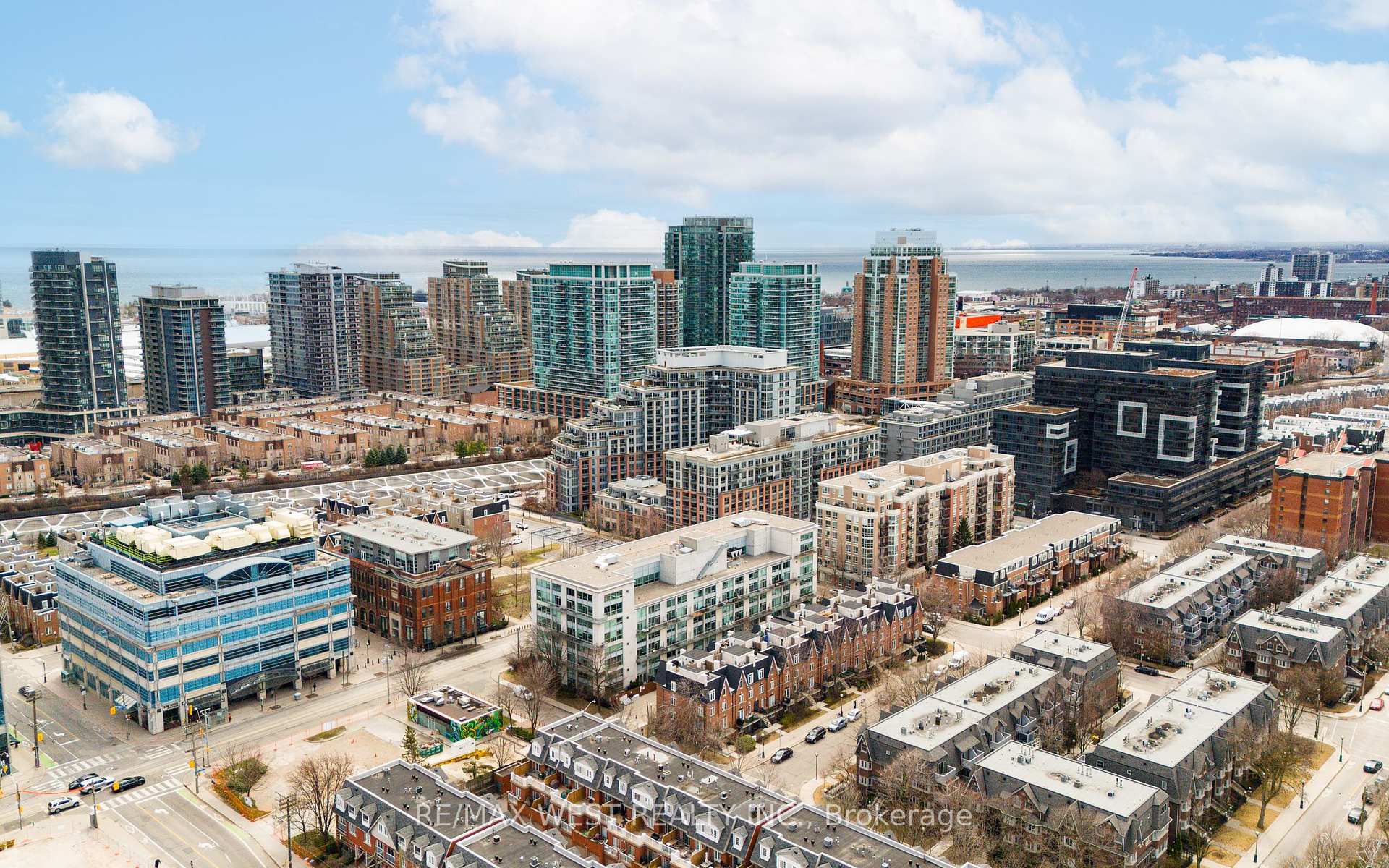 2 Bedrooms Condo at 954 King, Toronto For sale