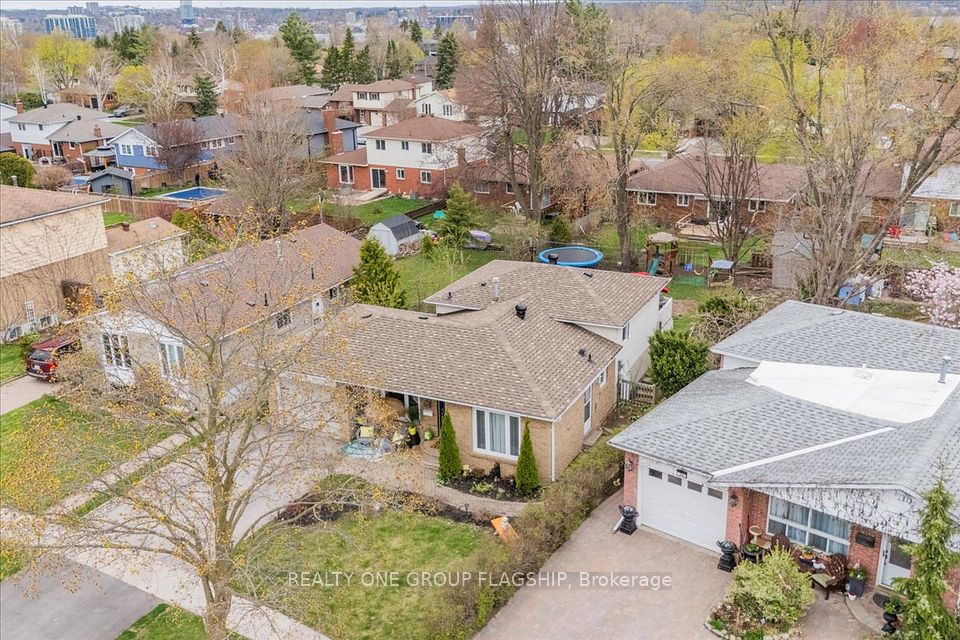 52 Highcroft